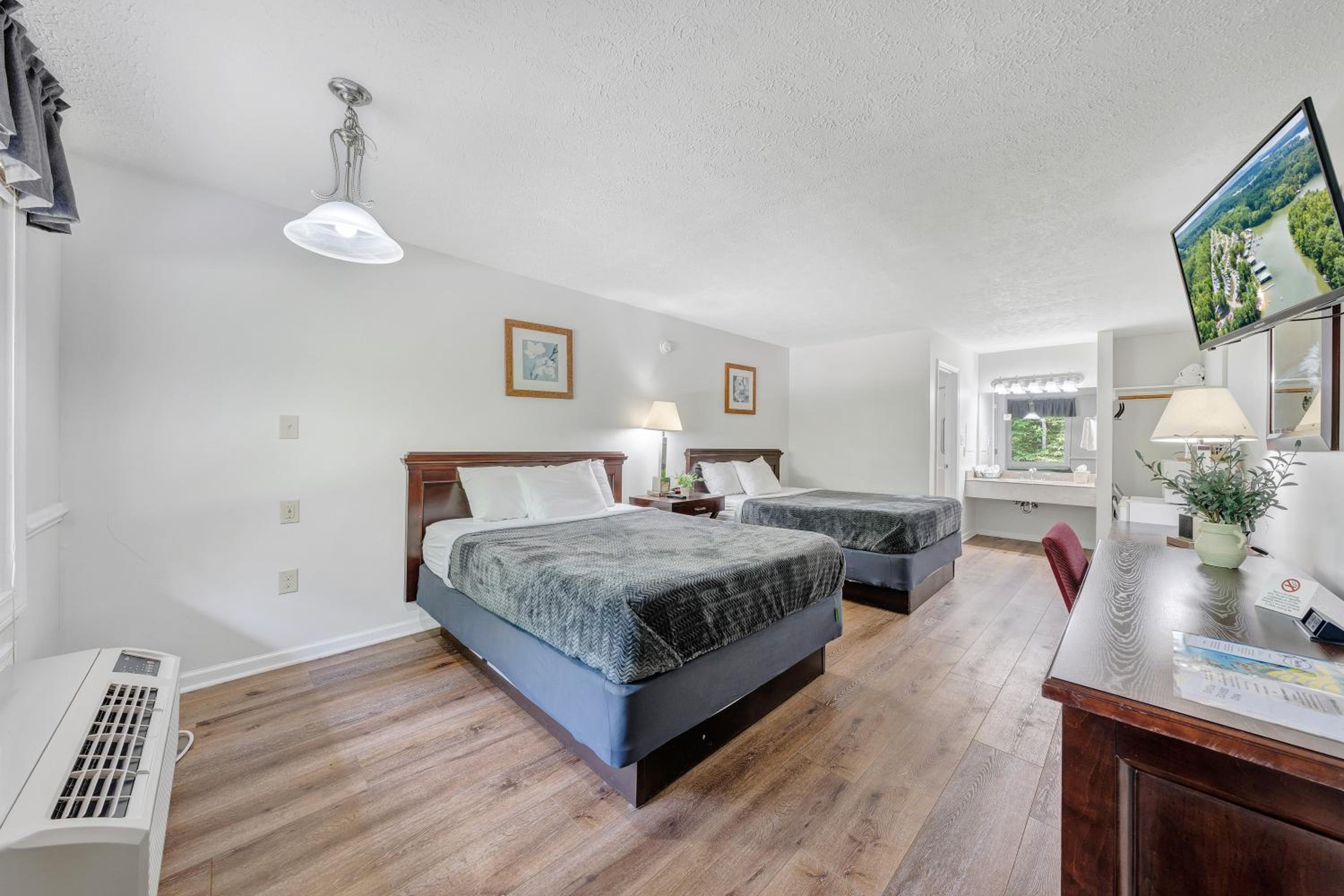 Standard Queen Room photo 1