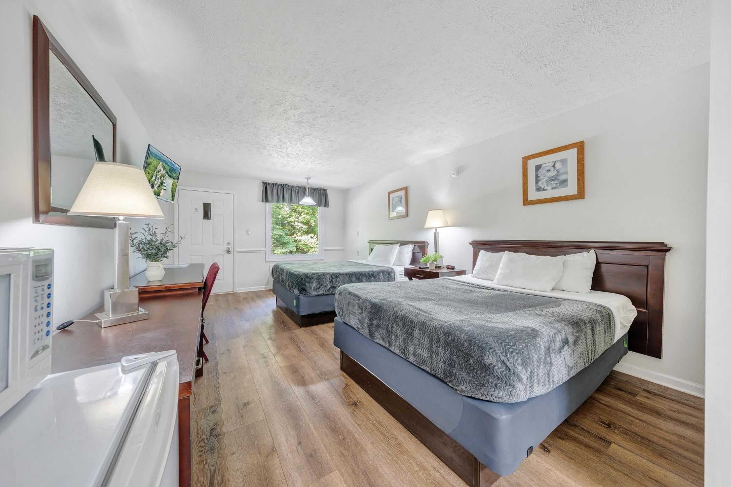 Standard Queen Room photo 3