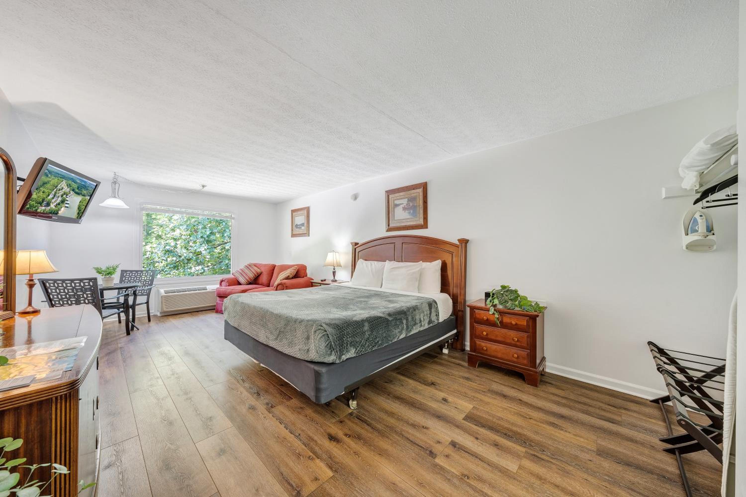 Deluxe King Room photo 3