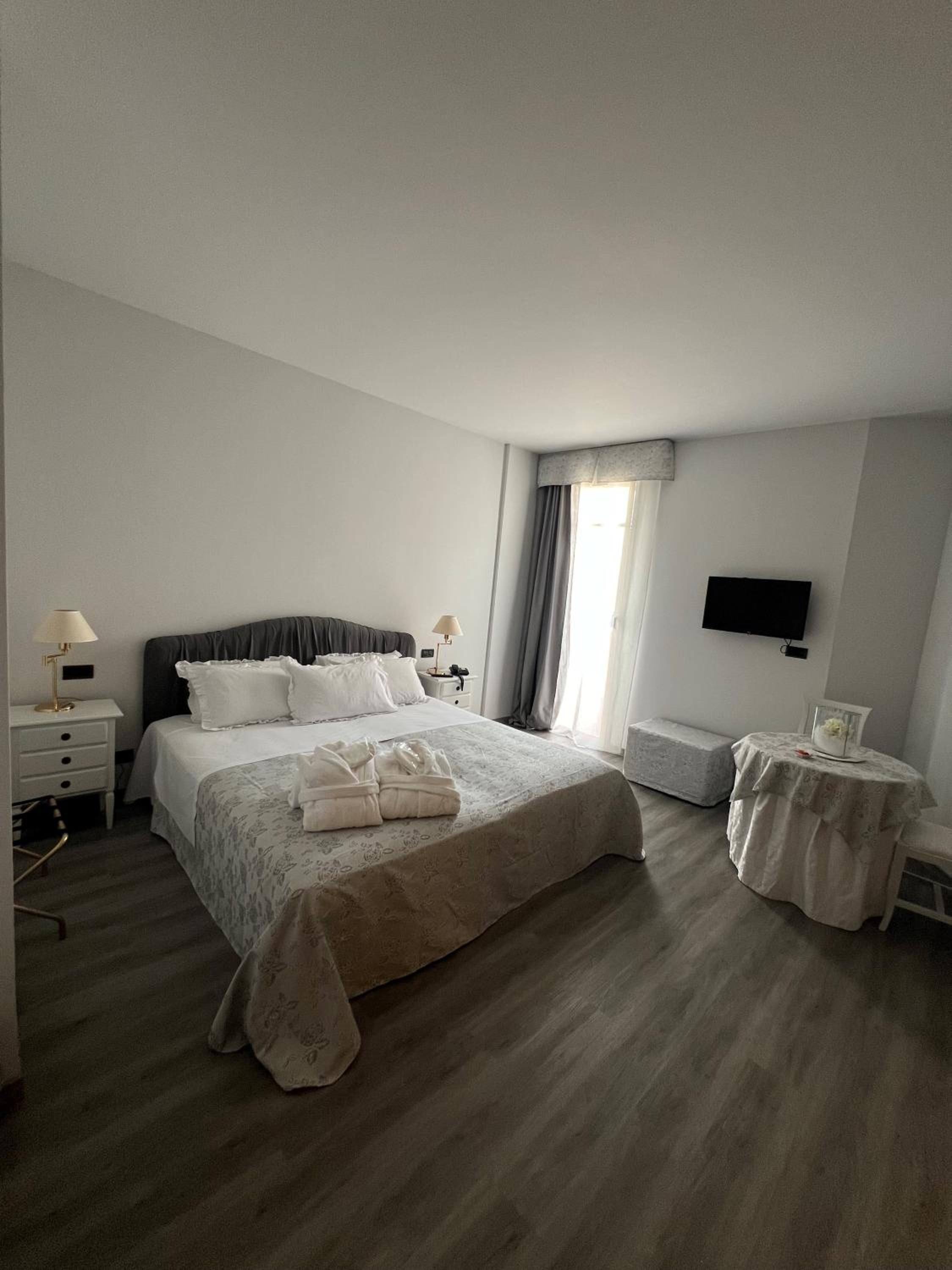 Junior Suite - Photo 2