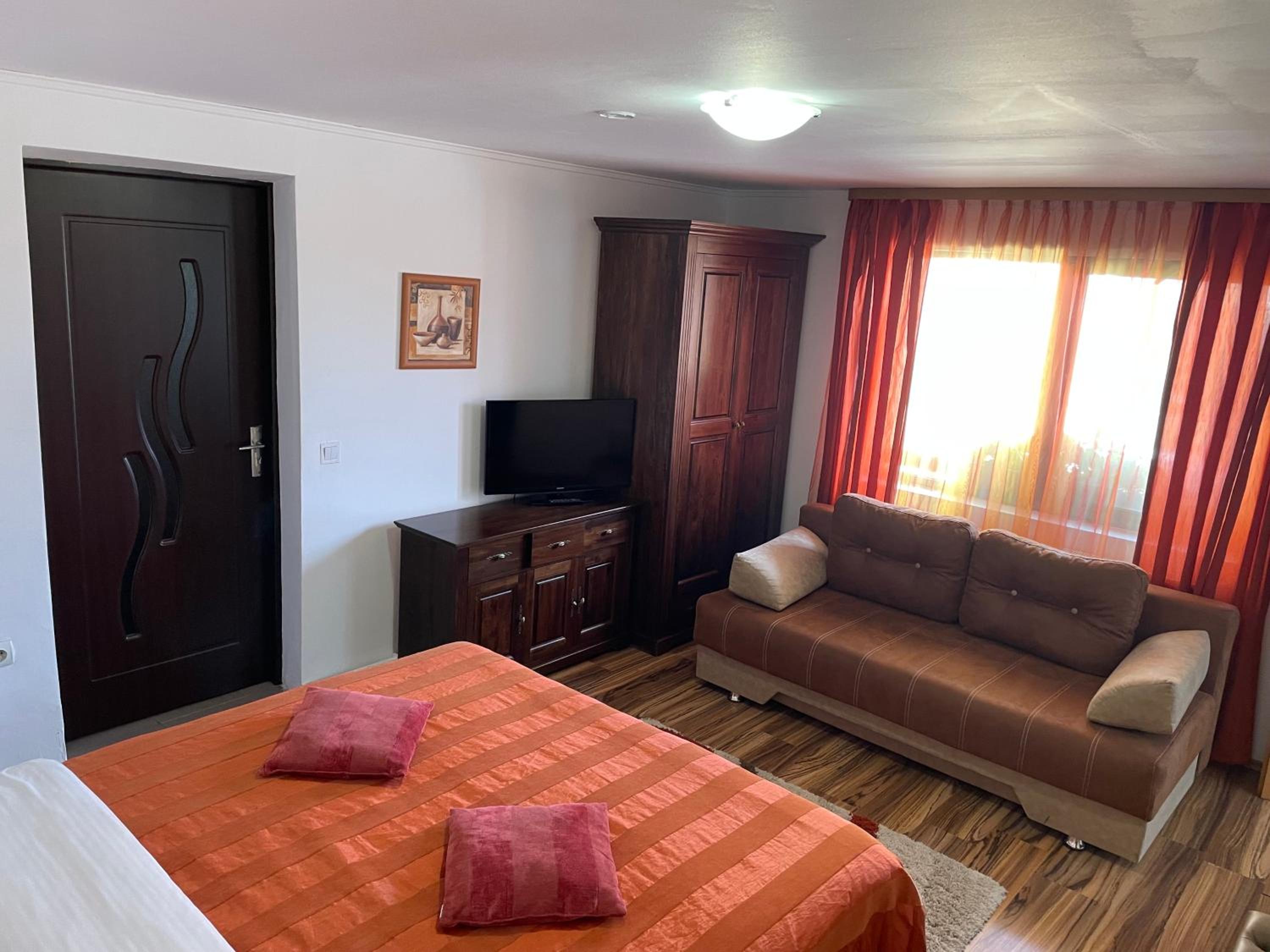 King Room with Two King Beds photo 1