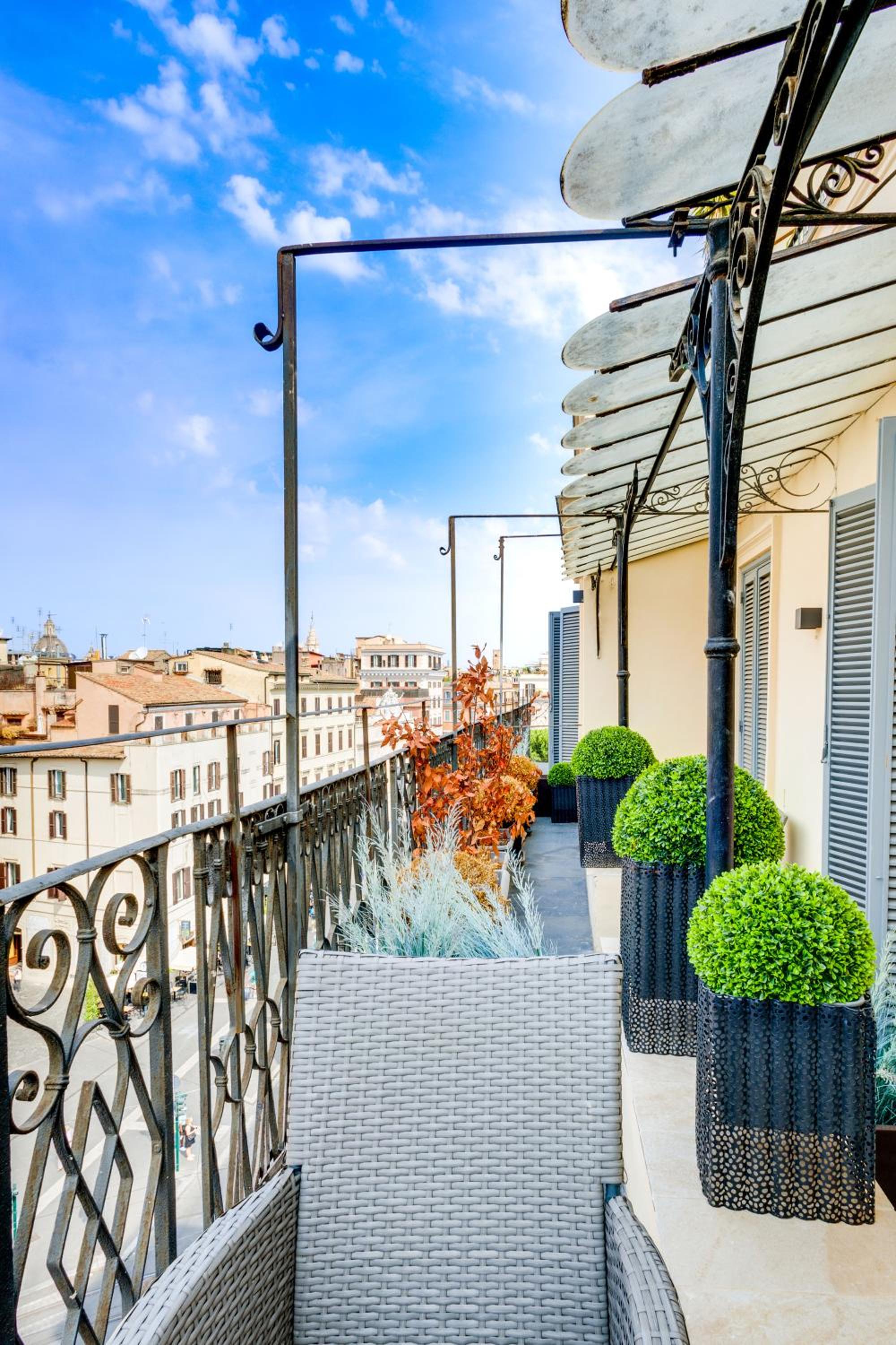 Deluxe Double Room with Balcony photo 2