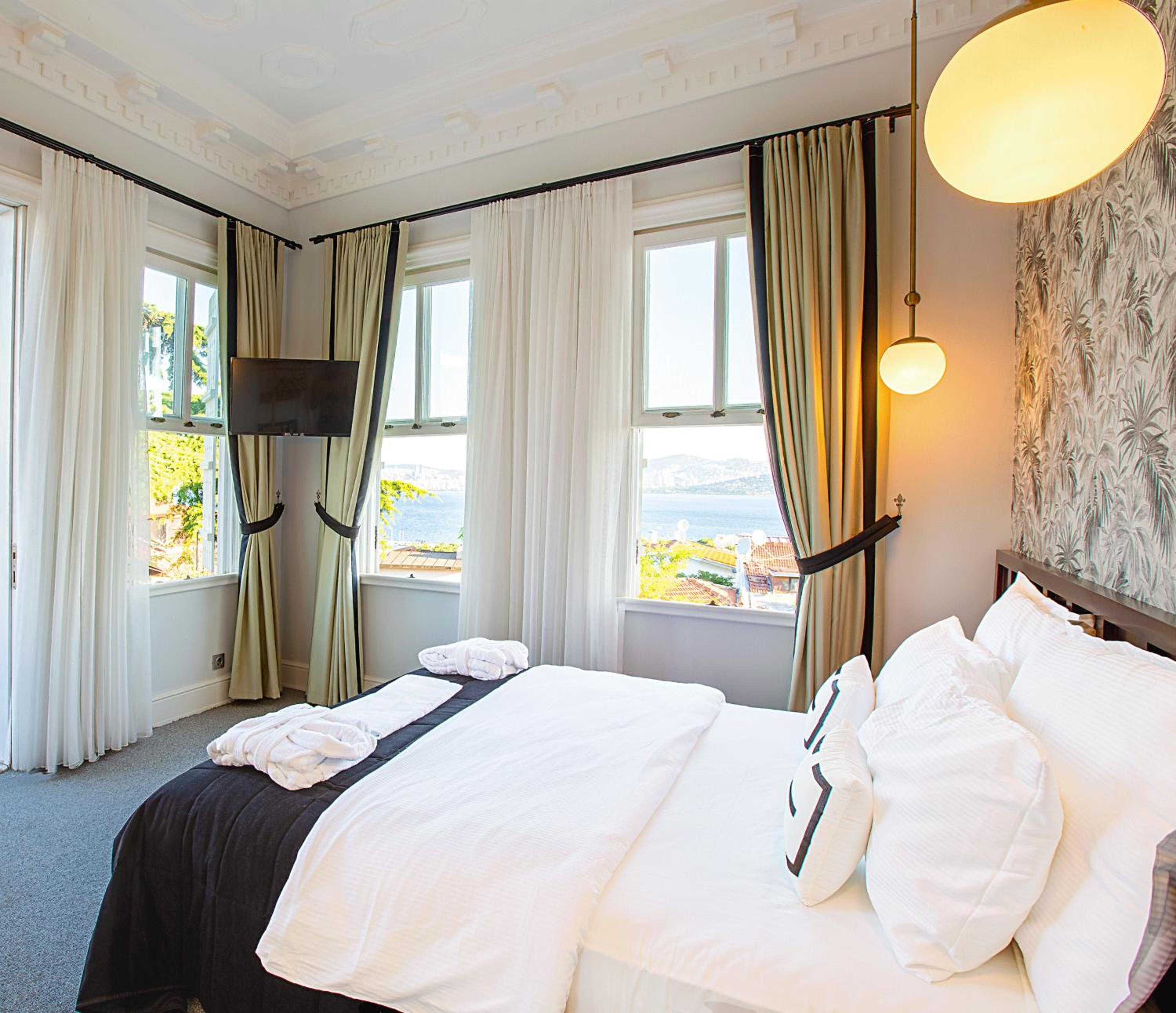 Deluxe Double Room with Balcony and Sea View