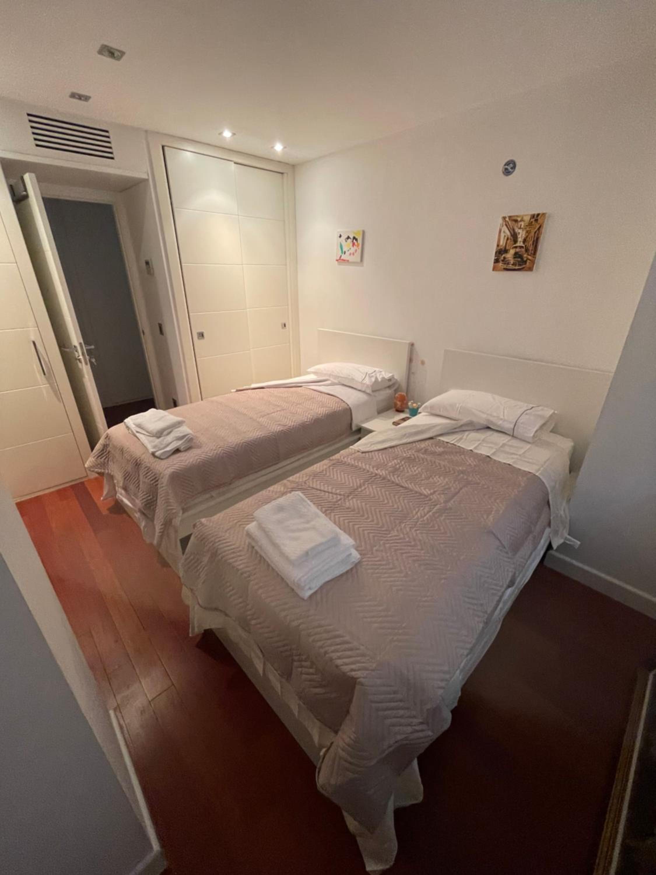 Habitación Estándar con Dos Camas y Baño Compartido