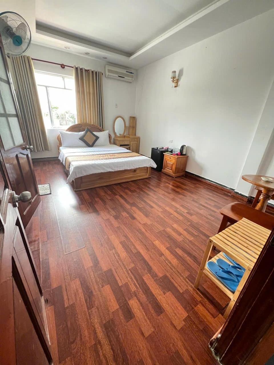 Queen Room photo 1