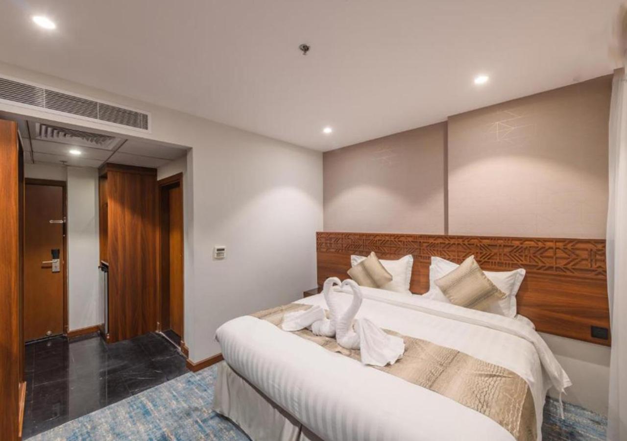 Deluxe King Room photo 1