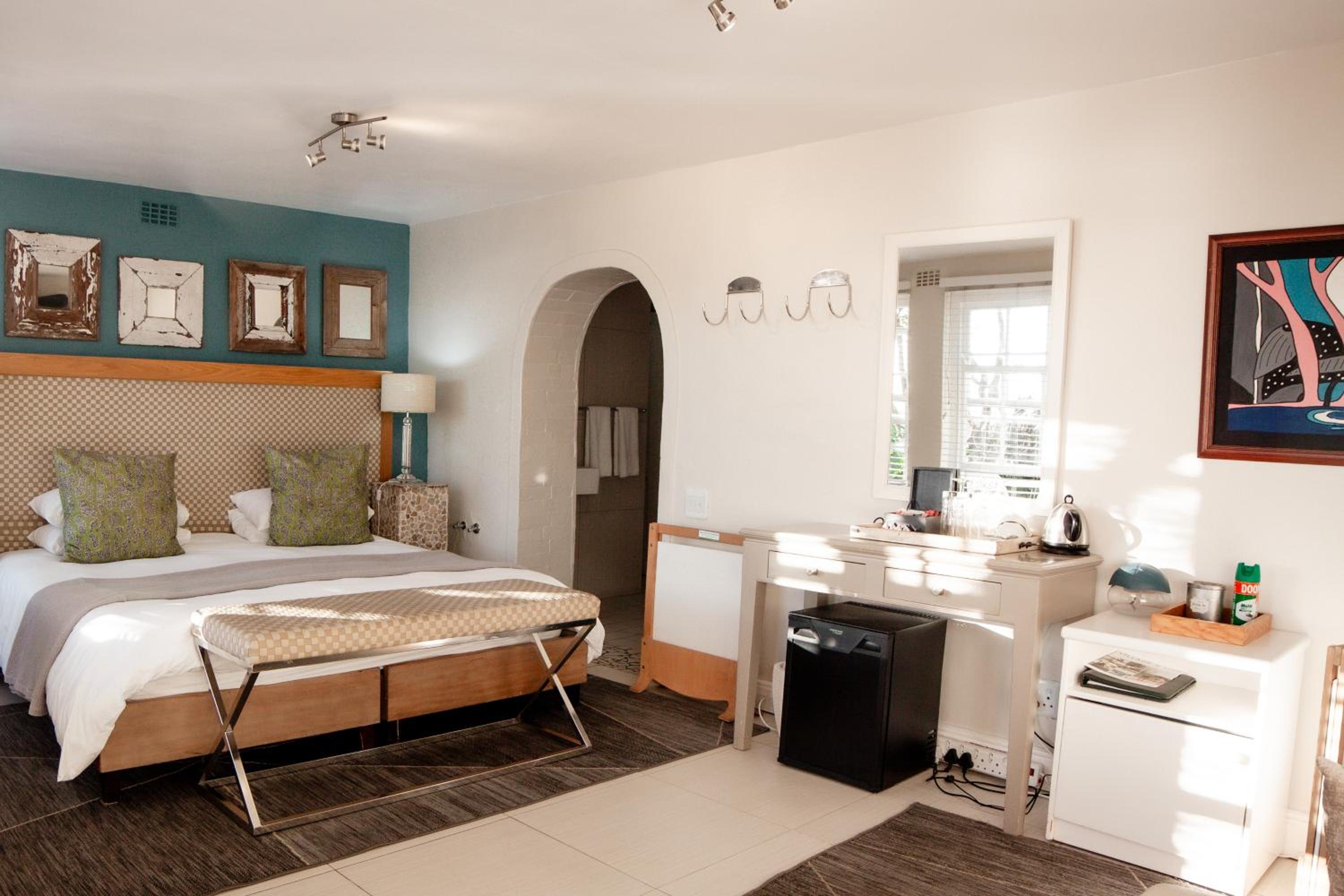 Romantic Room with Wood Fired Hot Tub - Photo 5