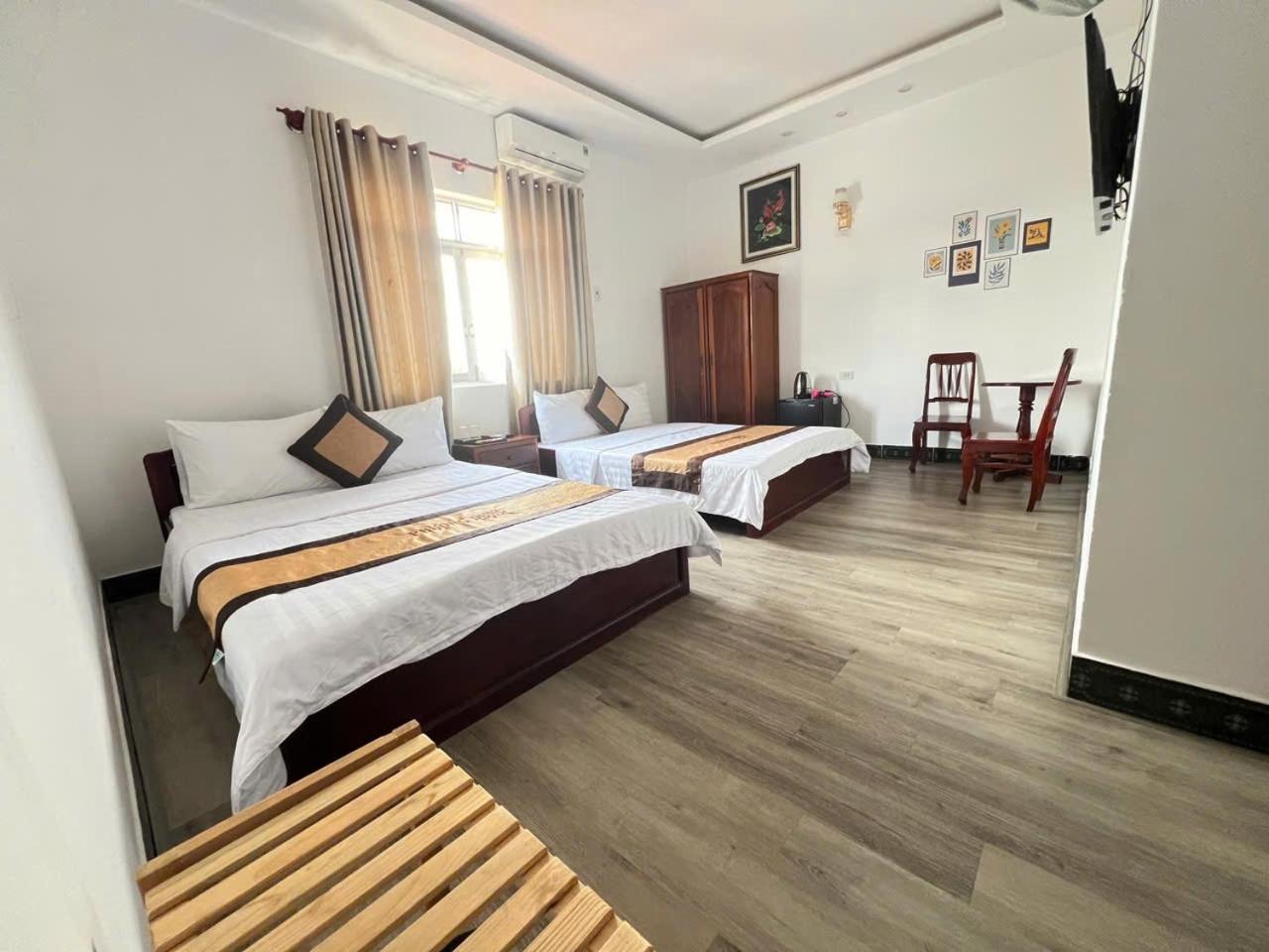 Queen Room With Two Queen Beds photo 2