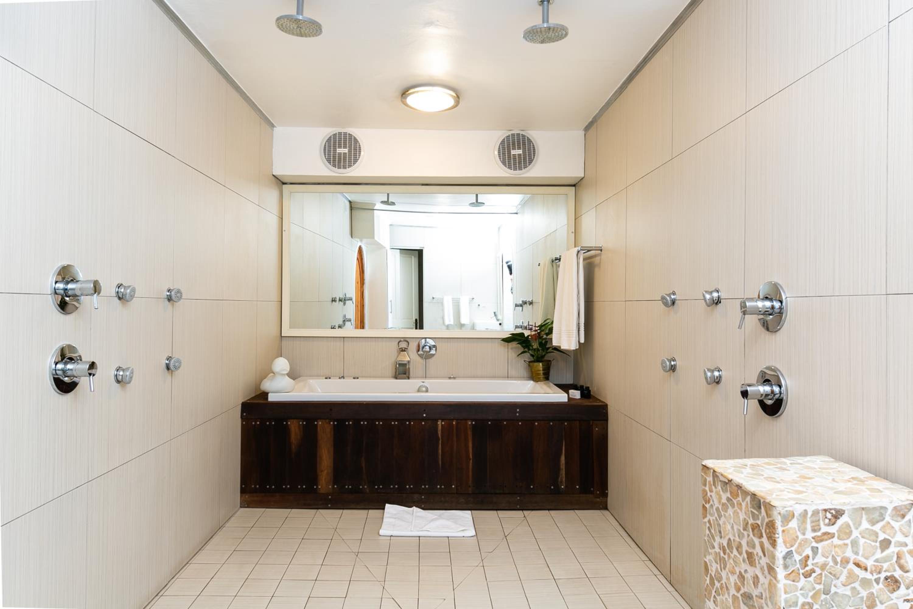 Romantic Room with Wood Fired Hot Tub - Photo 7