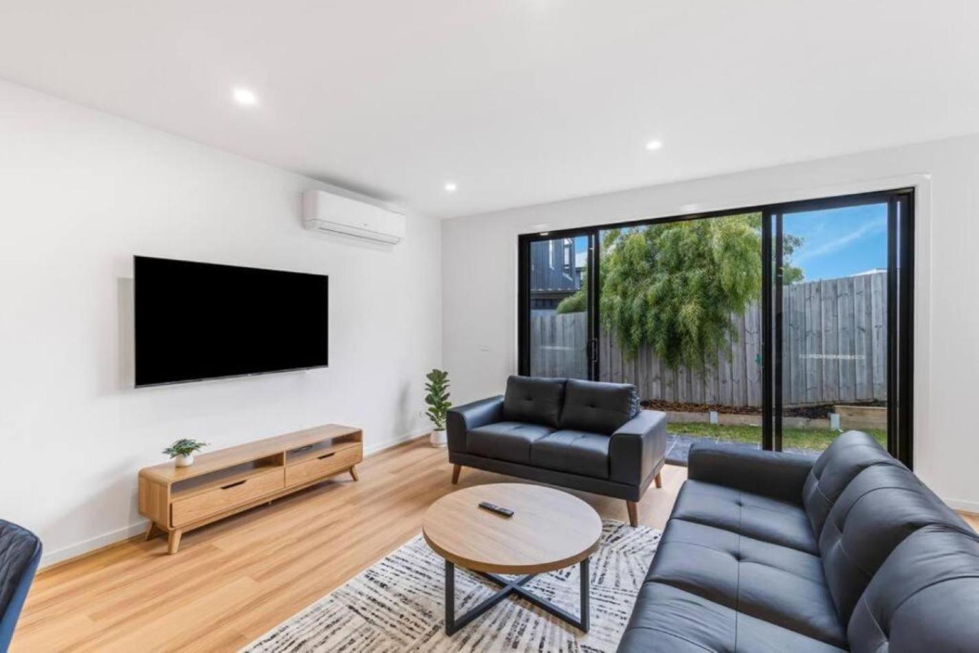 Three-Bedroom House photo 1