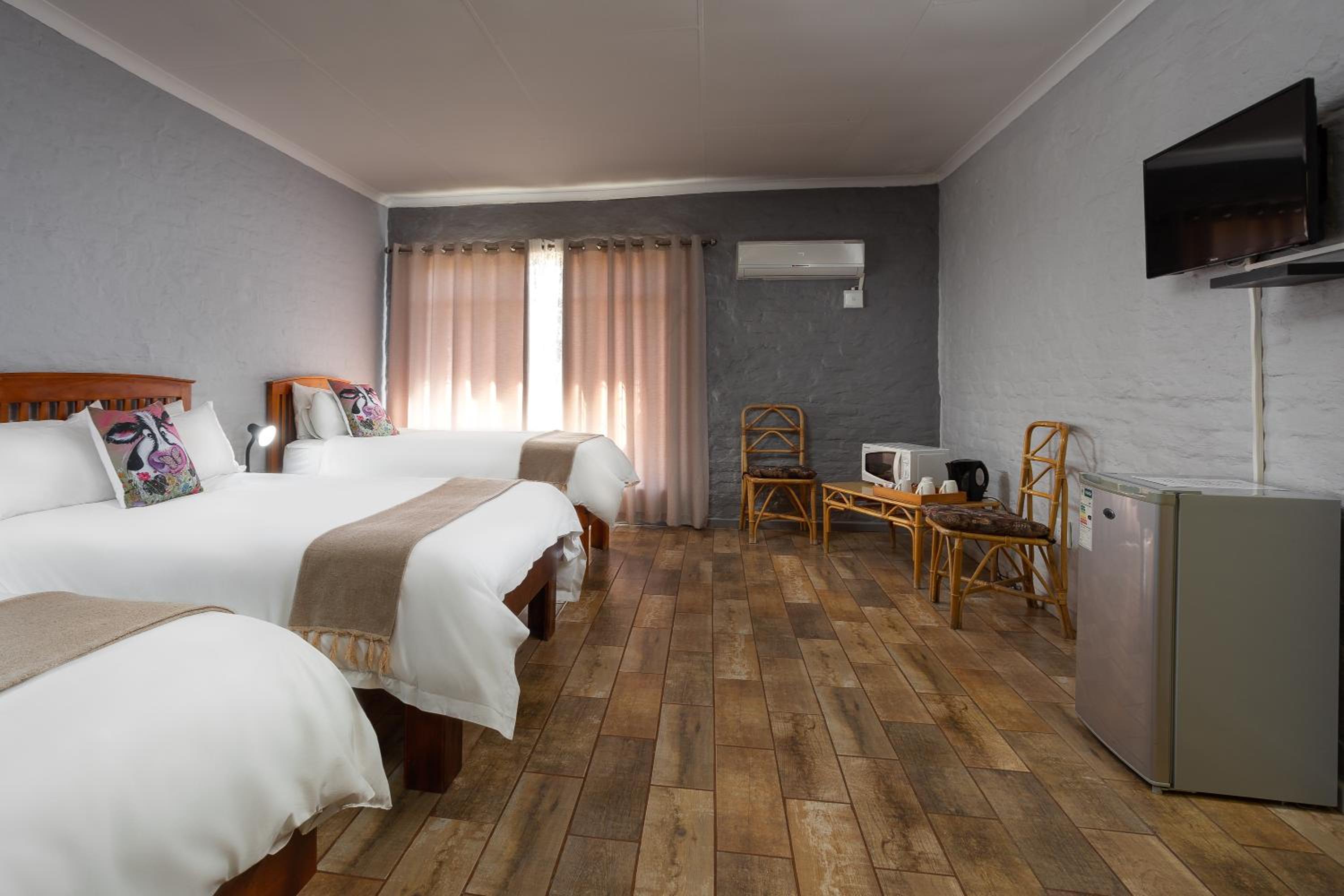  Double Room - Photo 1