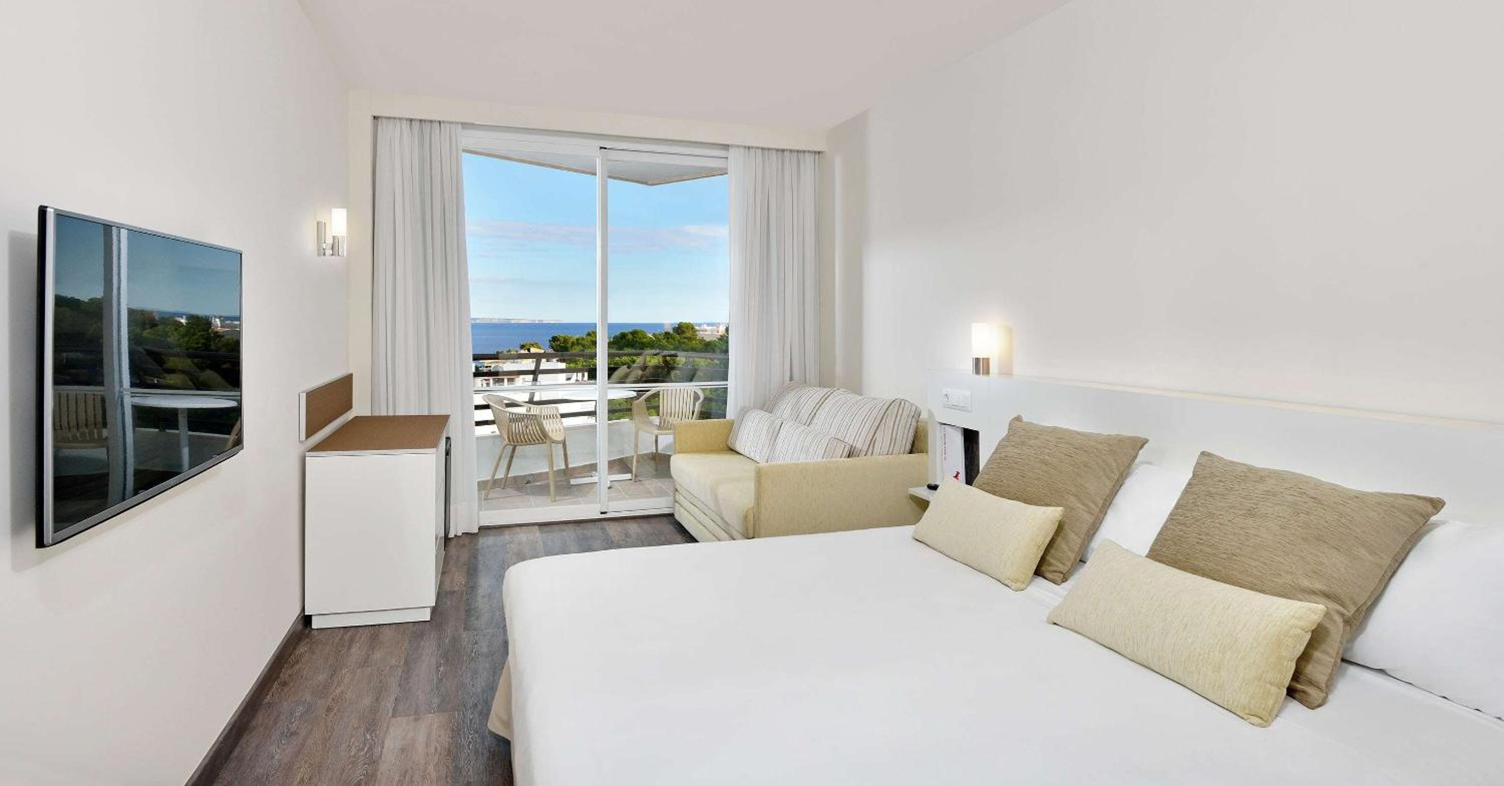 Habitación doble o twin con vista al mar frontal.
