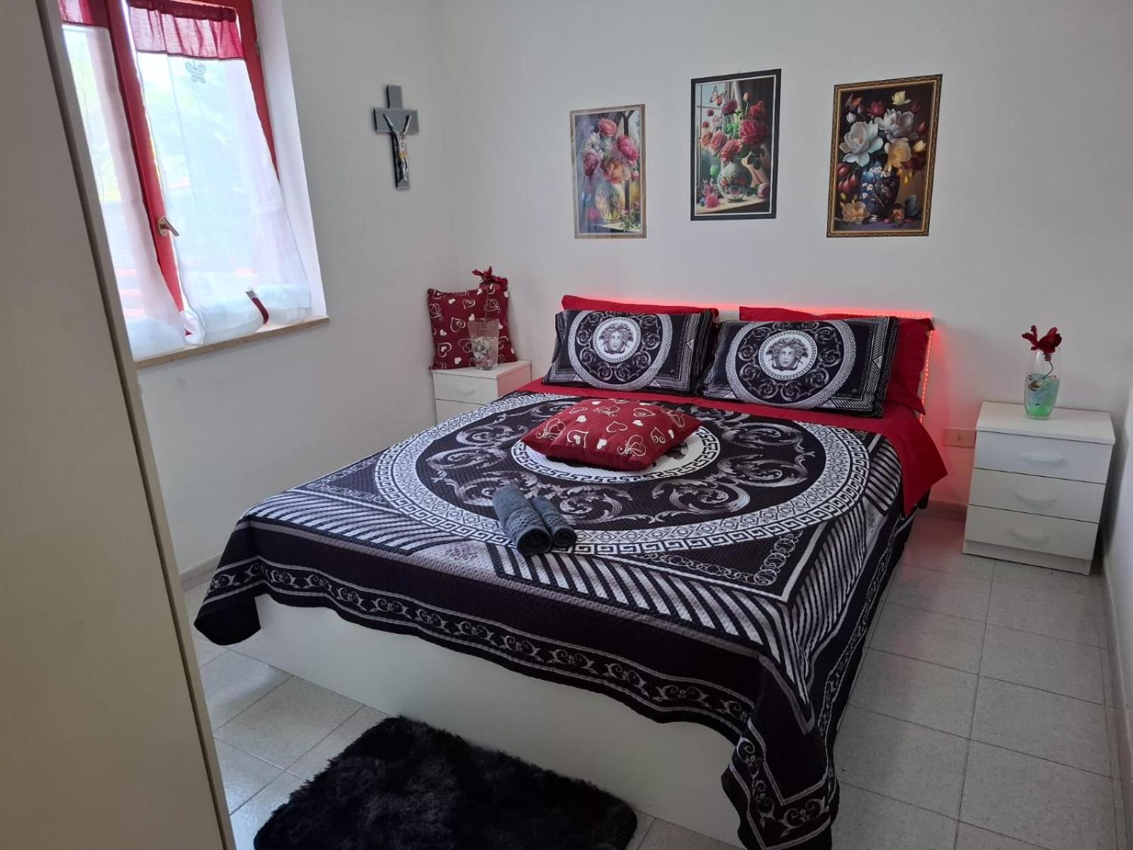 One-Bedroom House photo 1