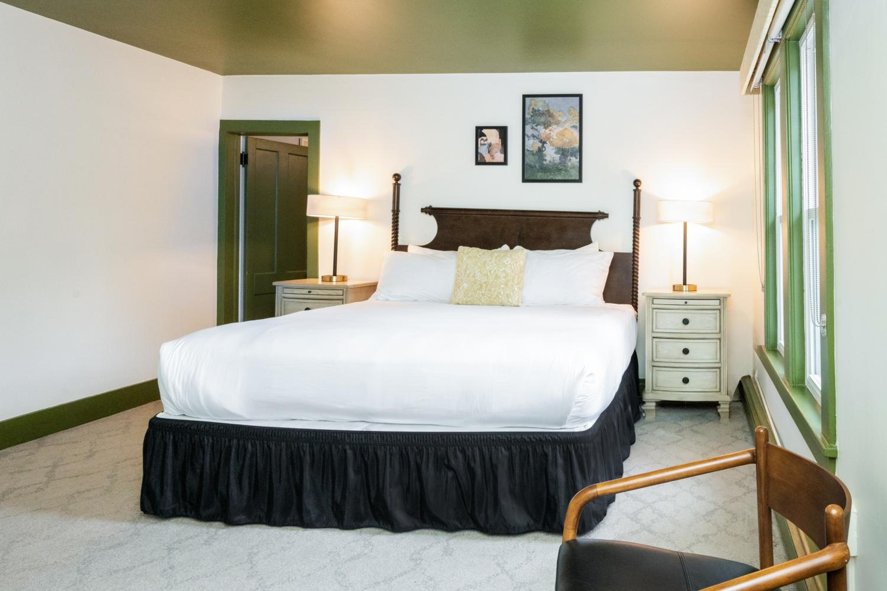 Whitlock Standard King Room
