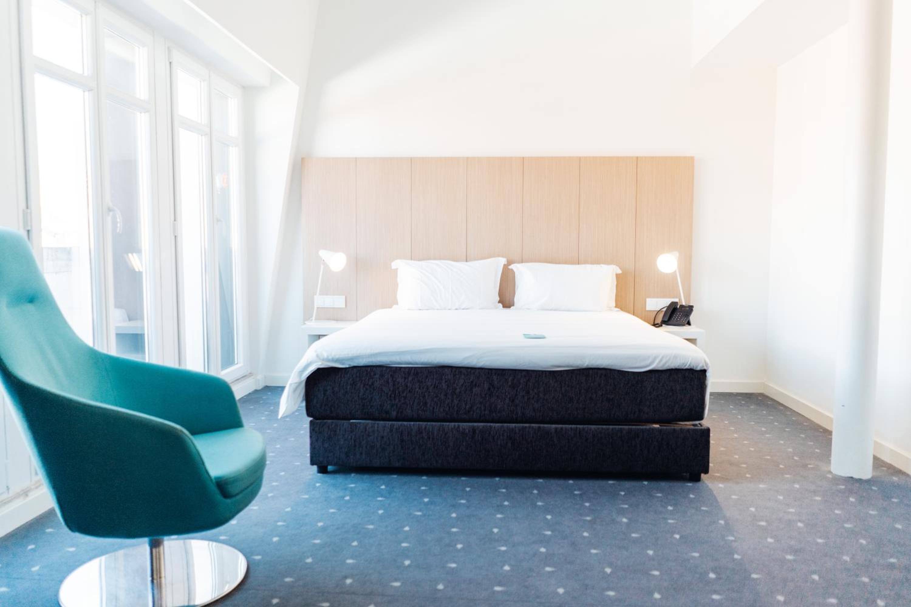 Suite - Photo 1