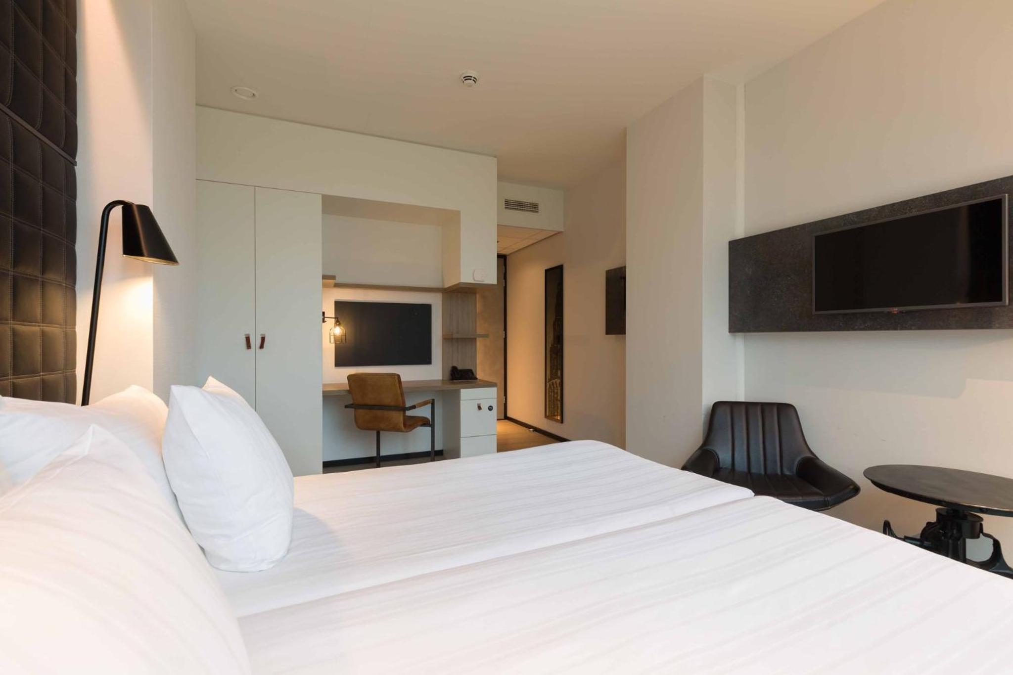 Superior Room 1 Twin Bed