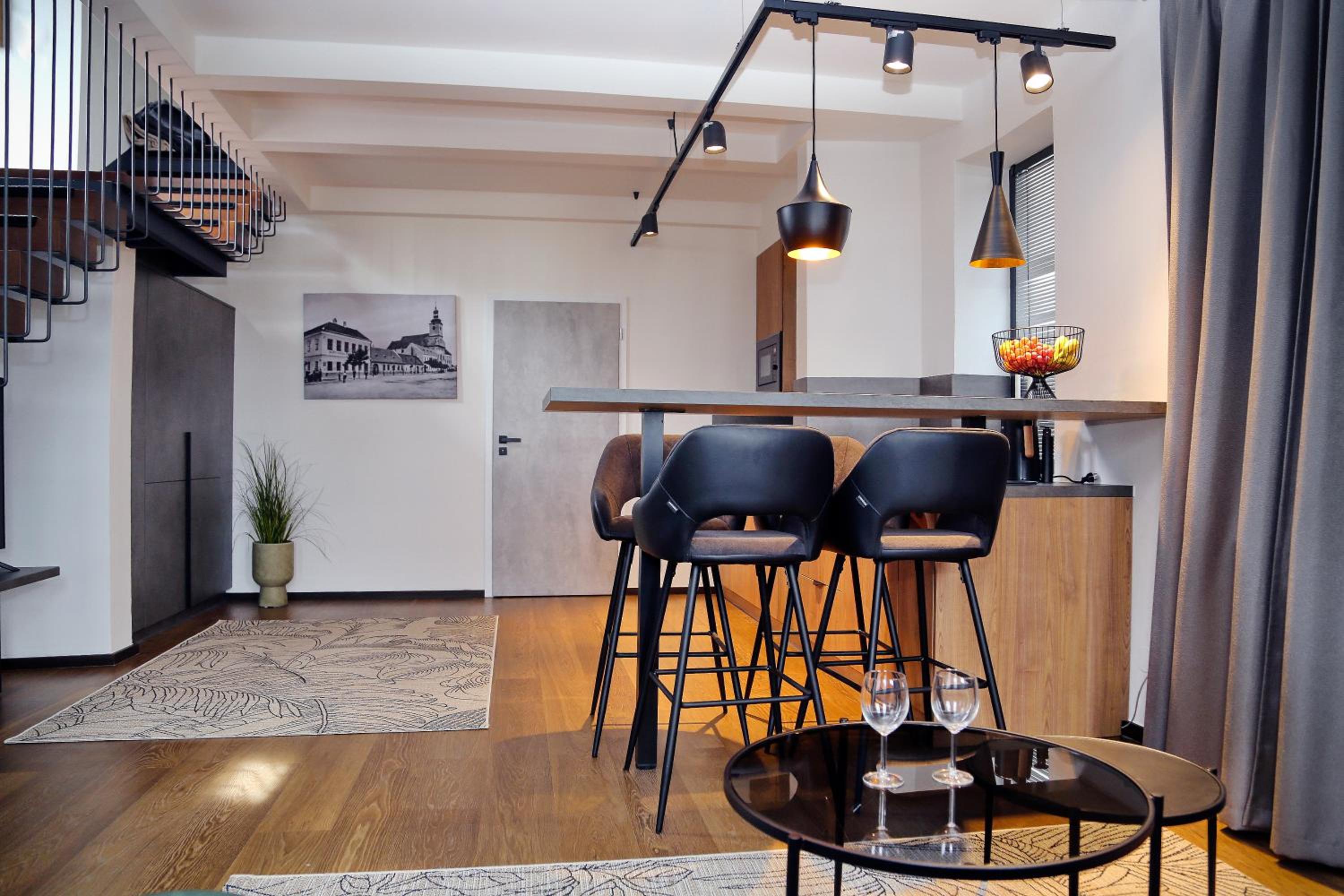 Studio - Split Level - Photo 12