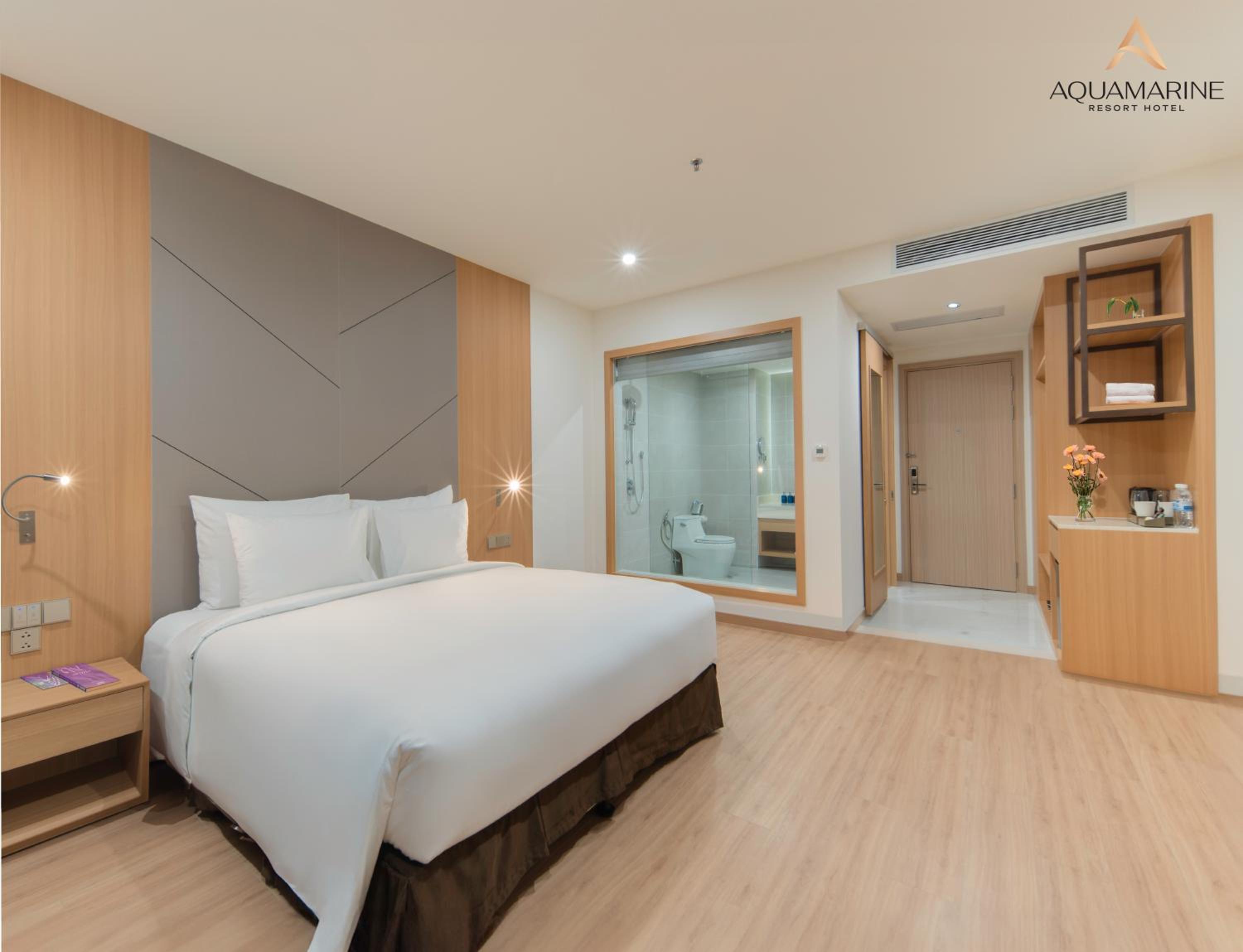 Deluxe Double Balcony with Ocean View - Photo 13