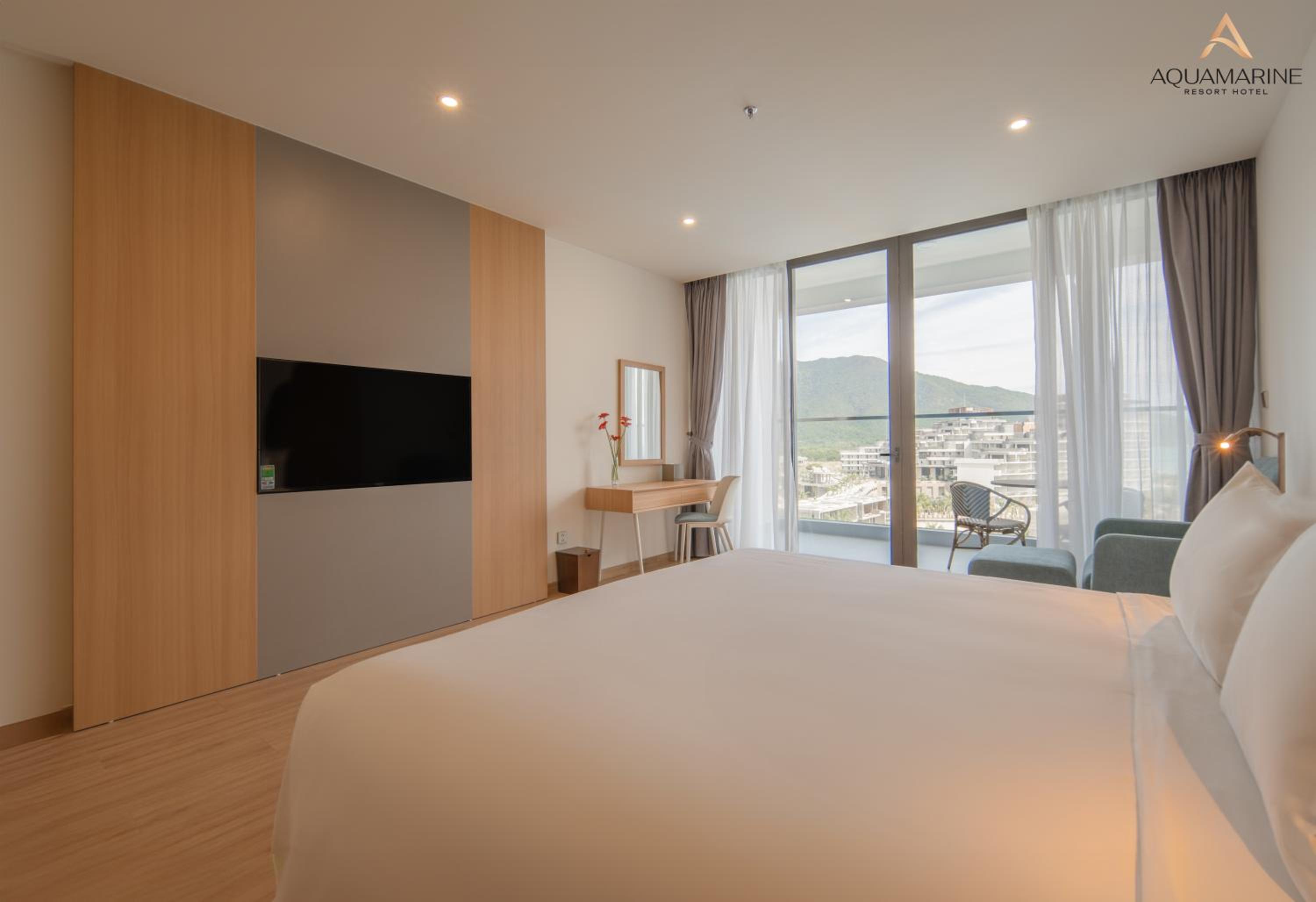 Deluxe Double Balcony with Ocean View - Photo 14