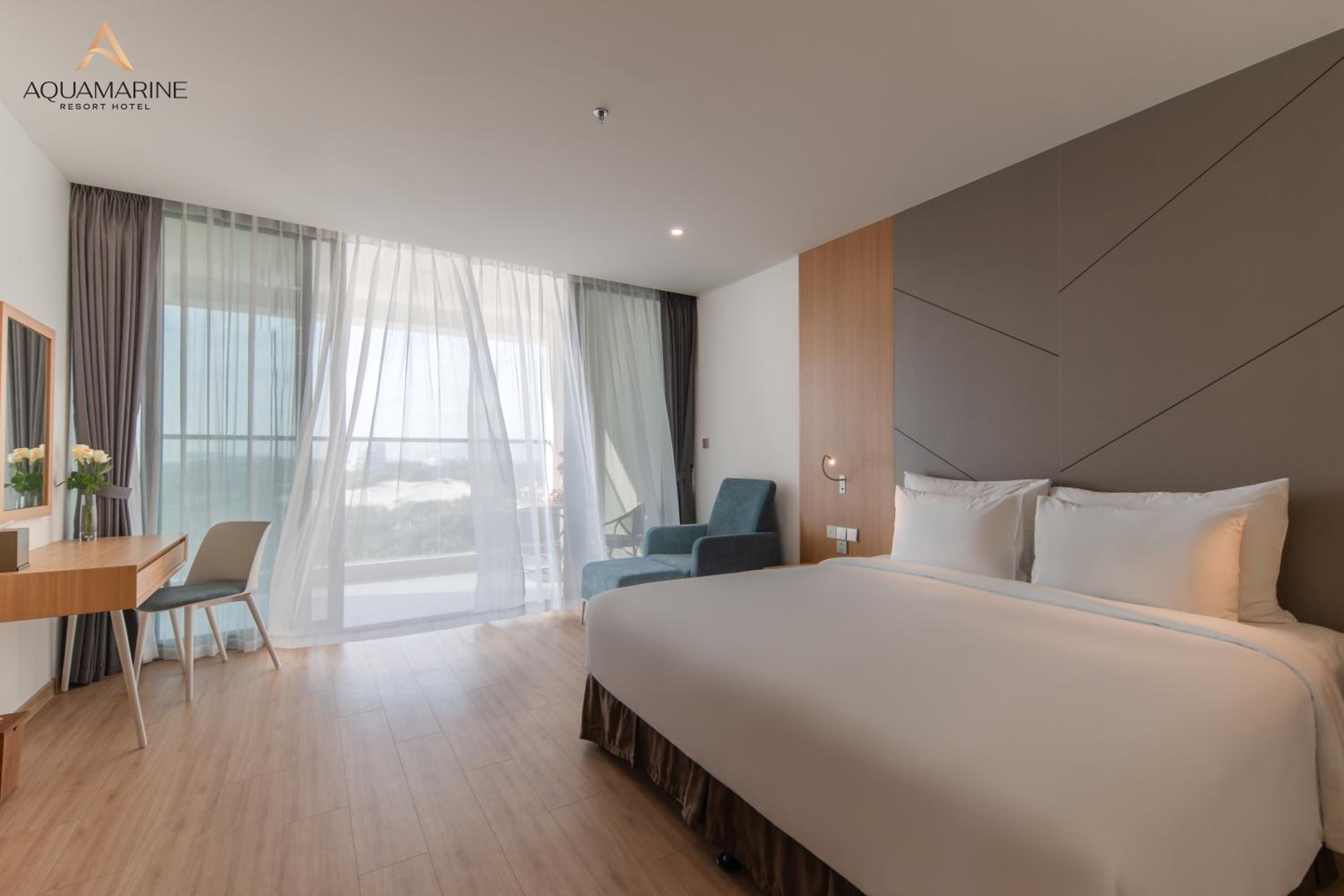 Deluxe Double Balcony with Ocean View - Photo 15