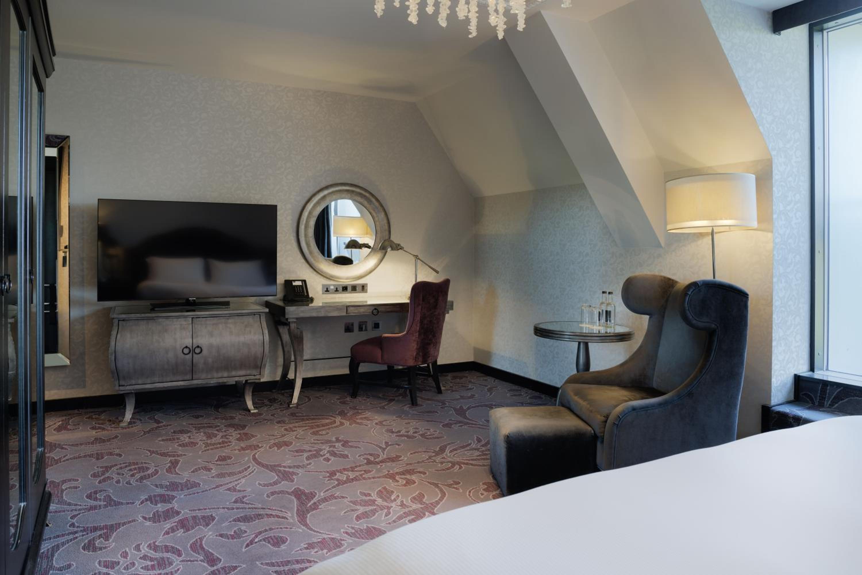 Deluxe King Room - Photo 6