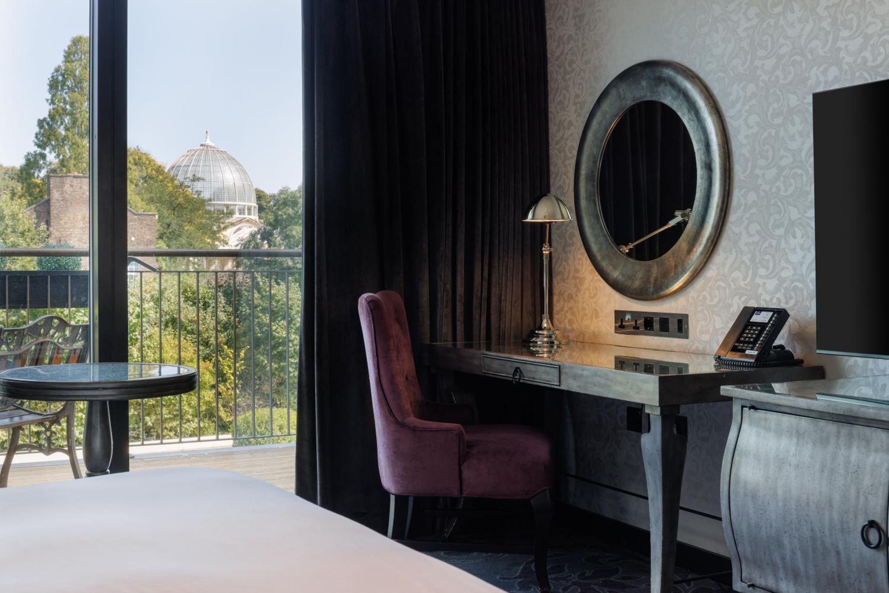 Deluxe King Room with View - Photo 1