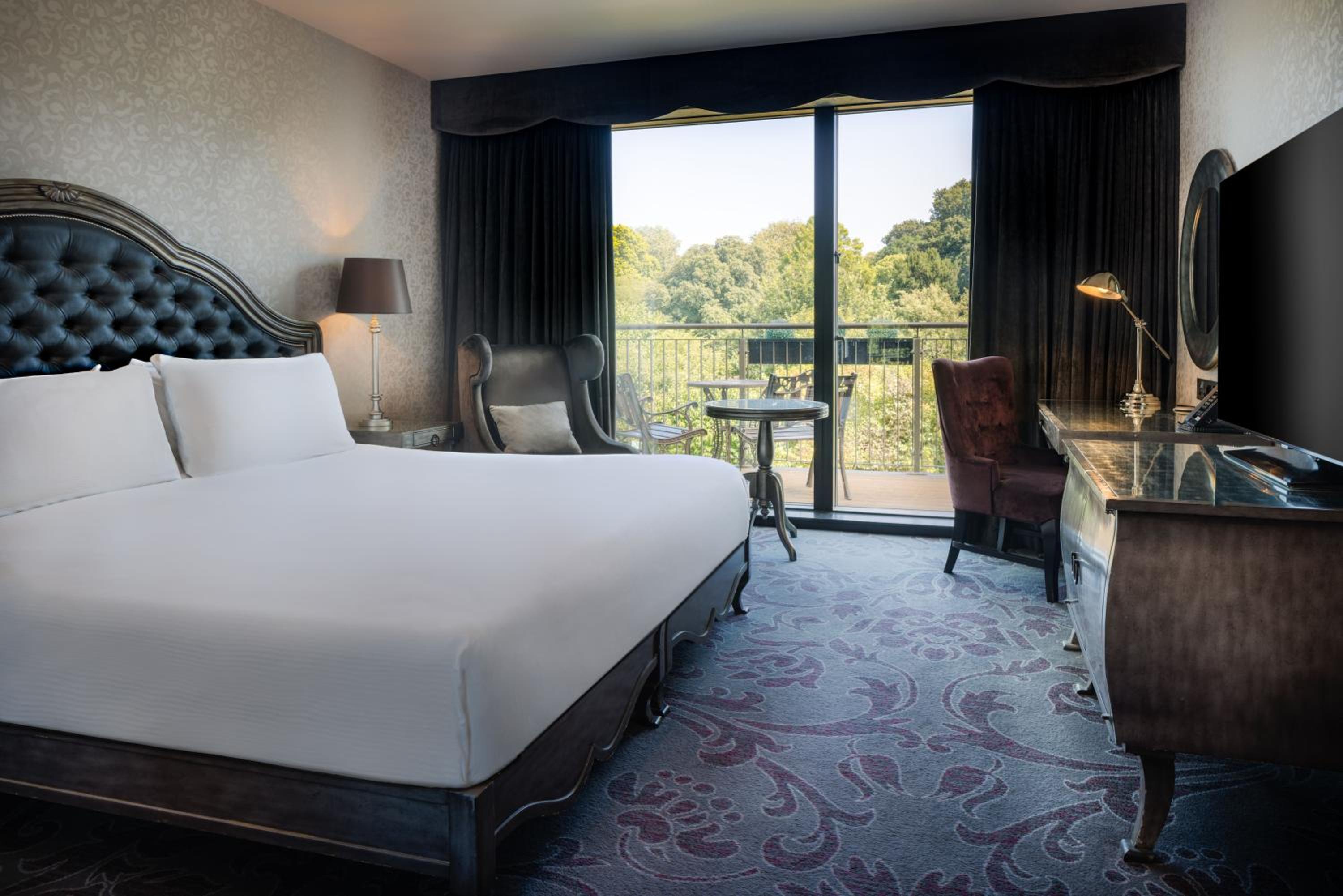 Deluxe King Room with View - Photo 8