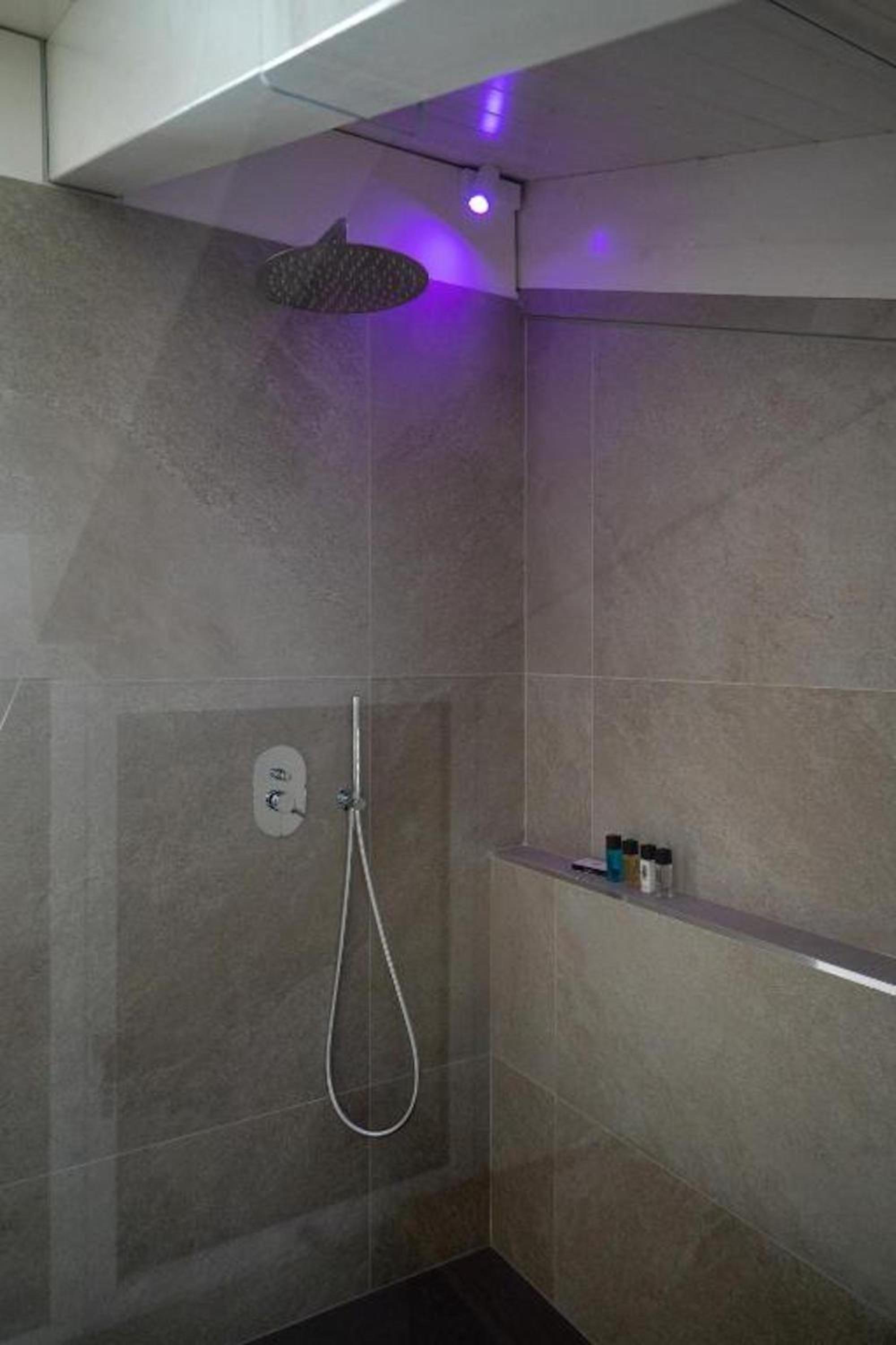 Quadruple Room - Photo 21