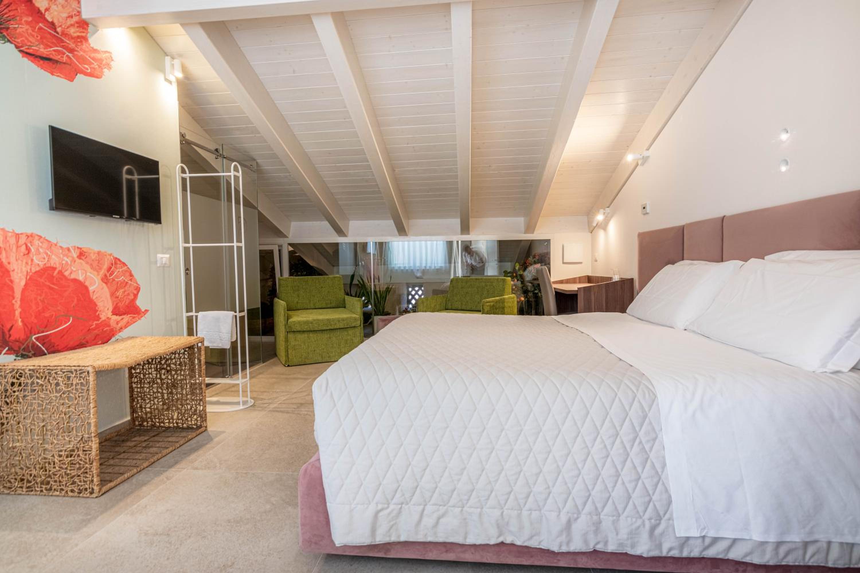 Quadruple Room - Photo 19
