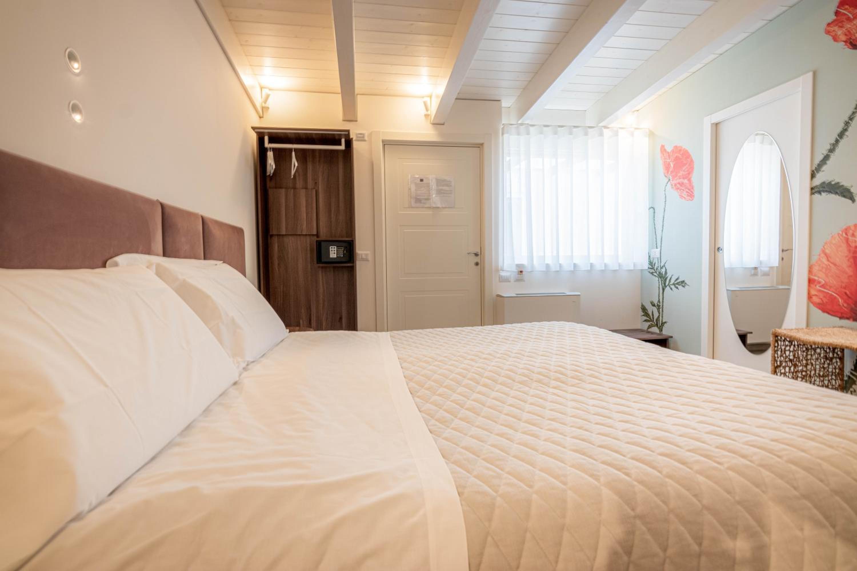 Quadruple Room - Photo 20
