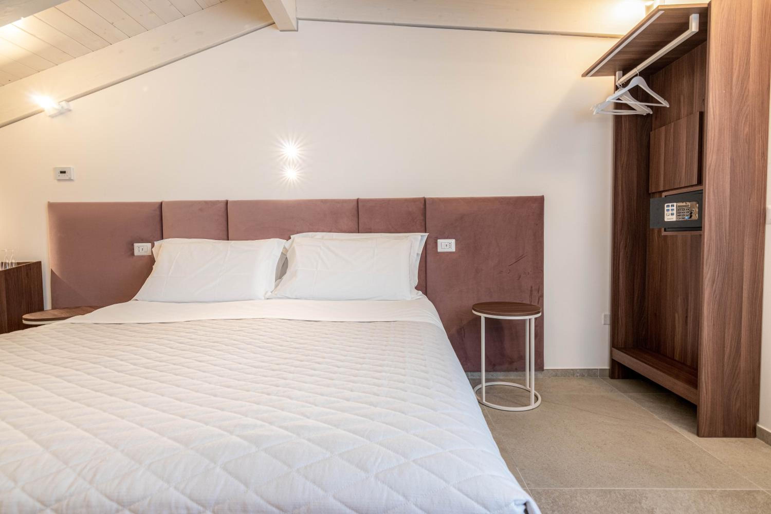 Quadruple Room - Photo 6