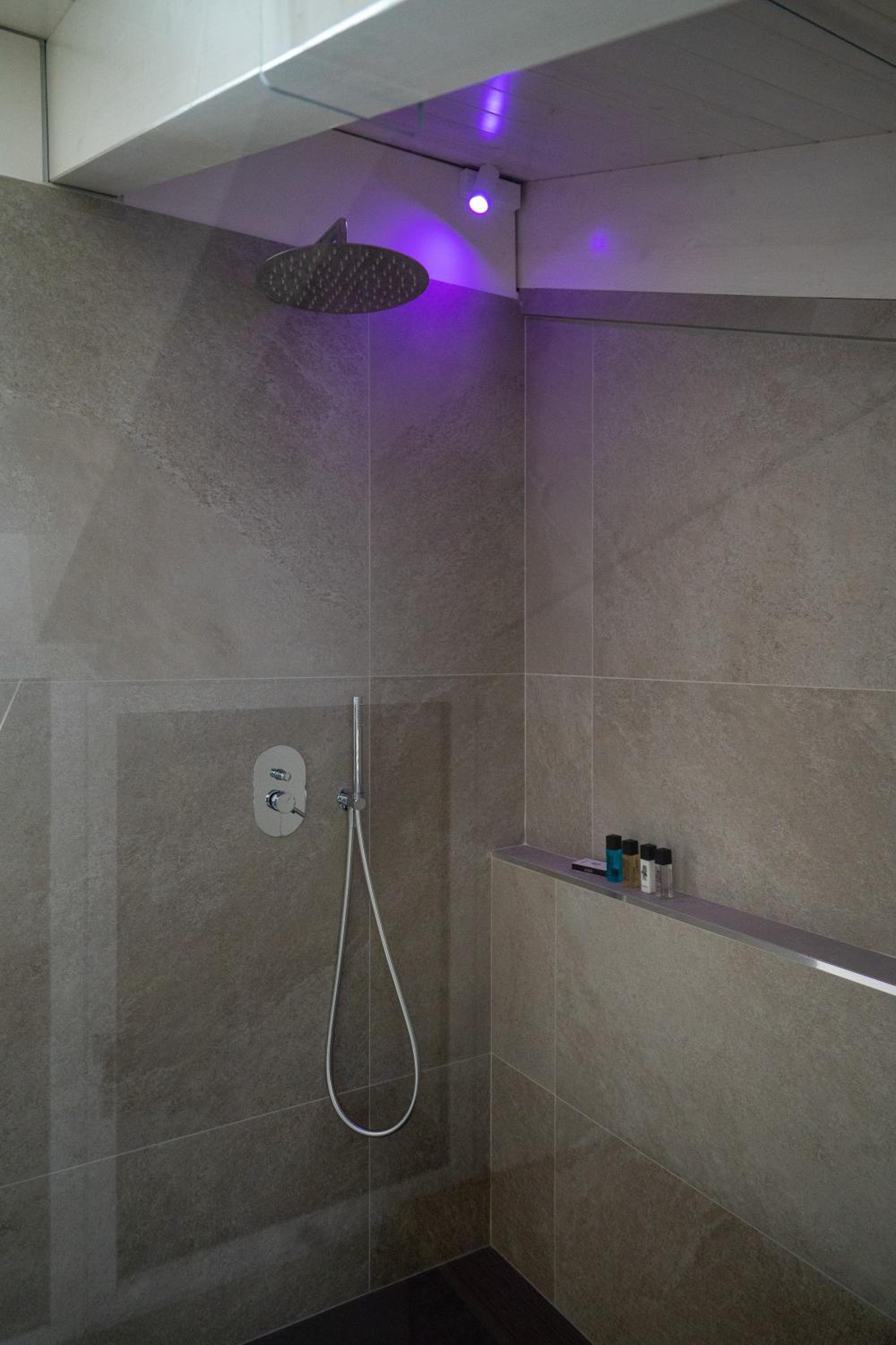 Quadruple Room - Photo 5