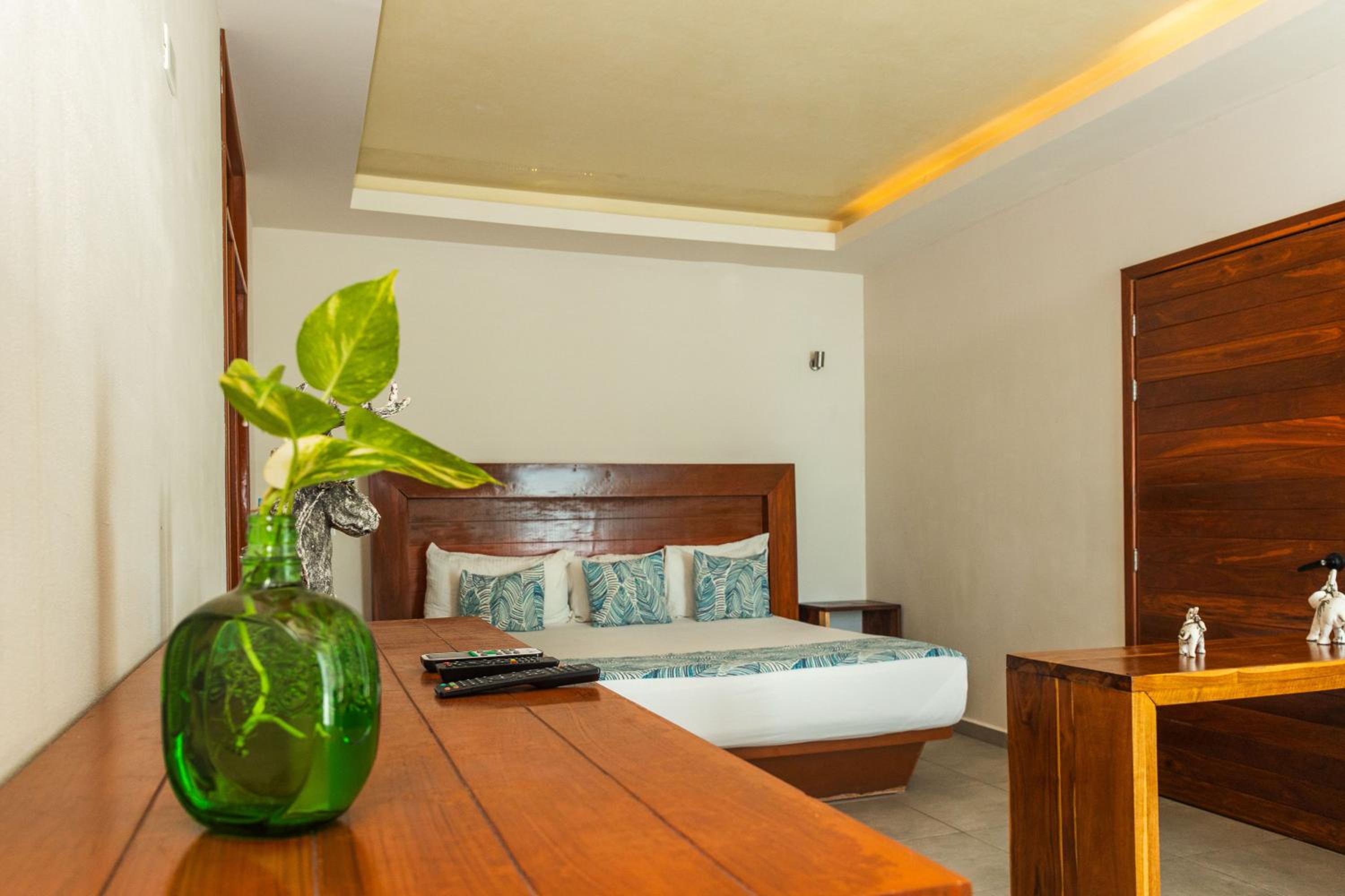 Suite with Sea View and pool