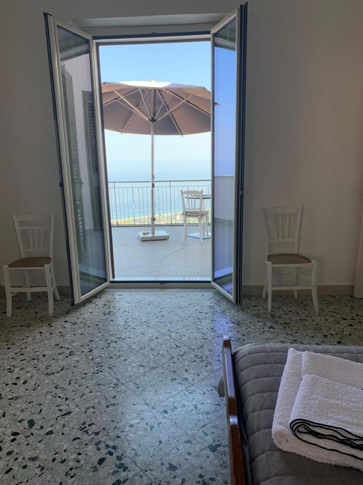 Deluxe Double Room with Sea View - Photo 14