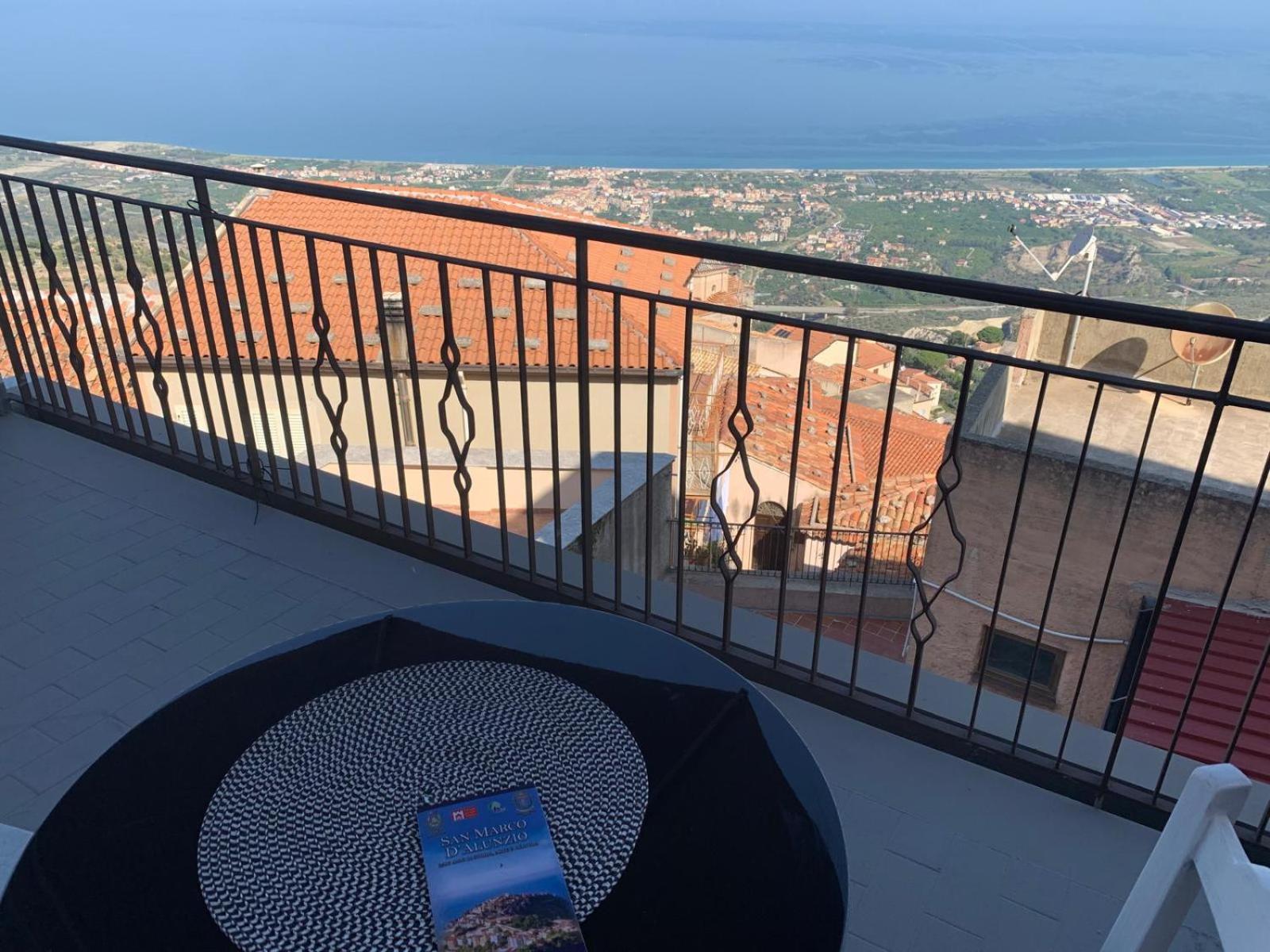 Deluxe Double Room with Sea View - Photo 16