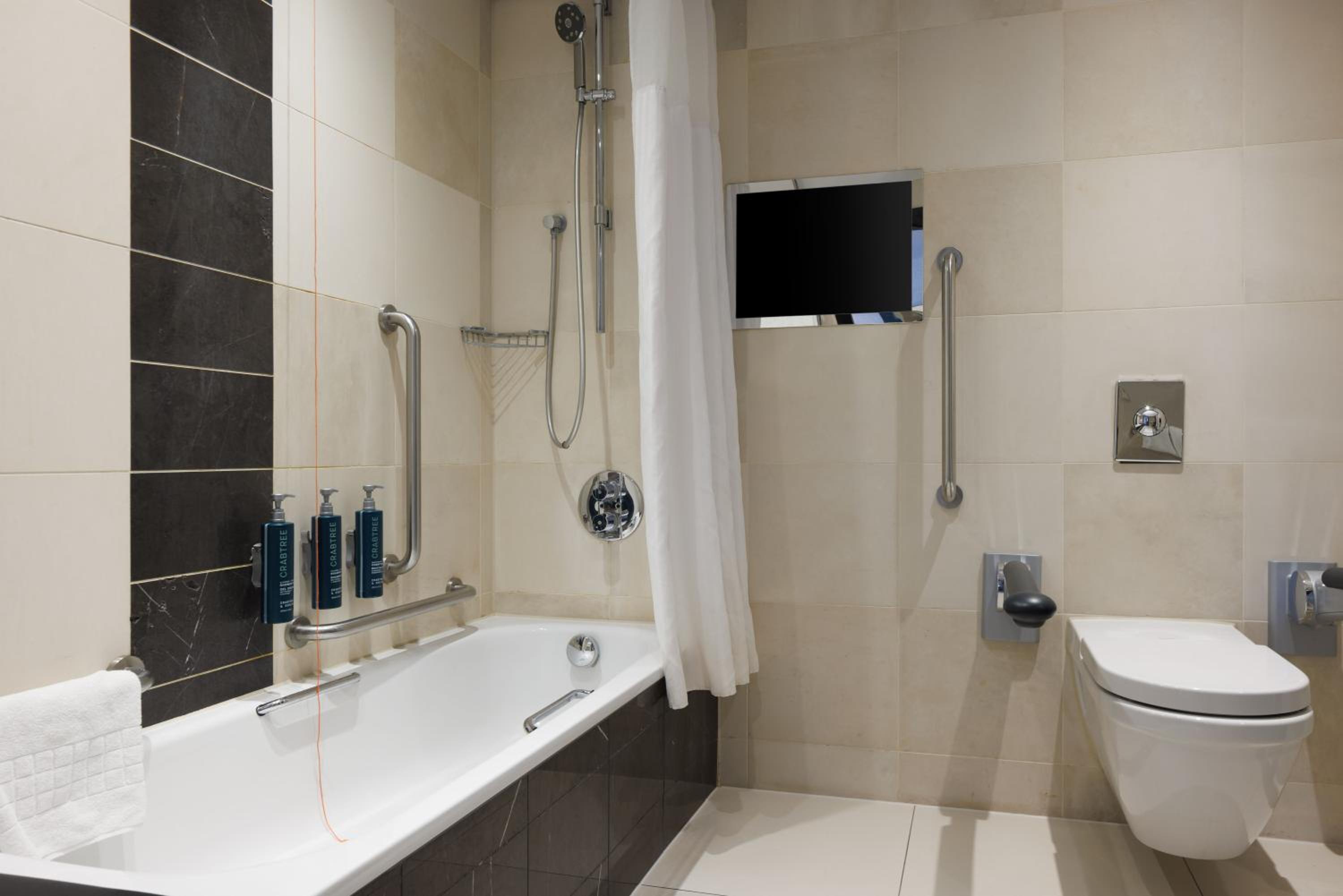 Queen Room - Mobility Access - Photo 8