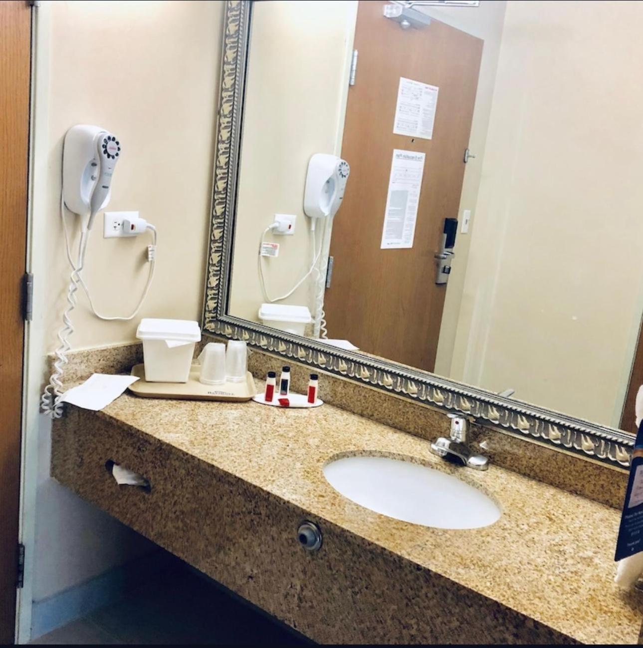King Room - Non-Smoking - Photo 2