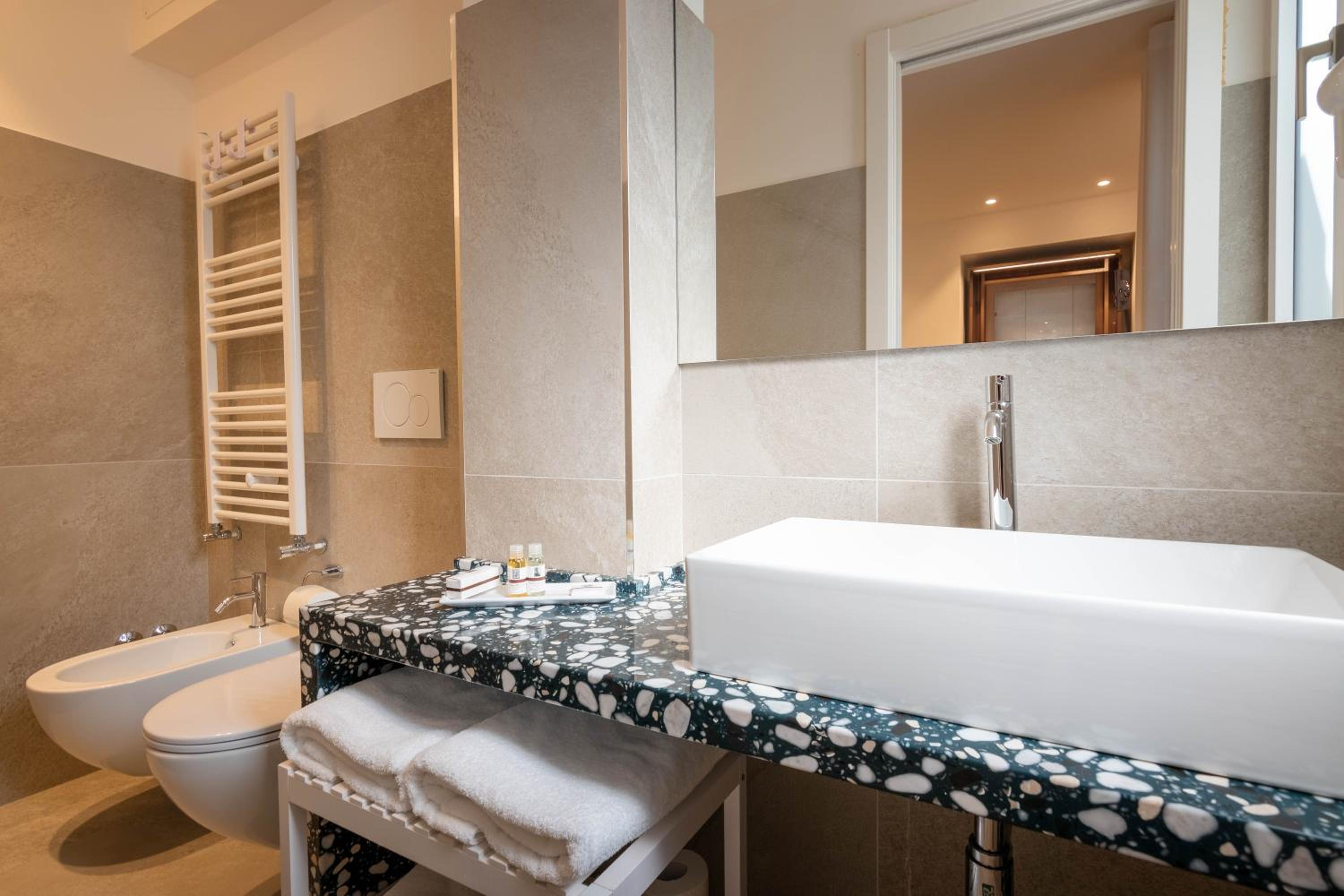 Triple Room - Photo 19