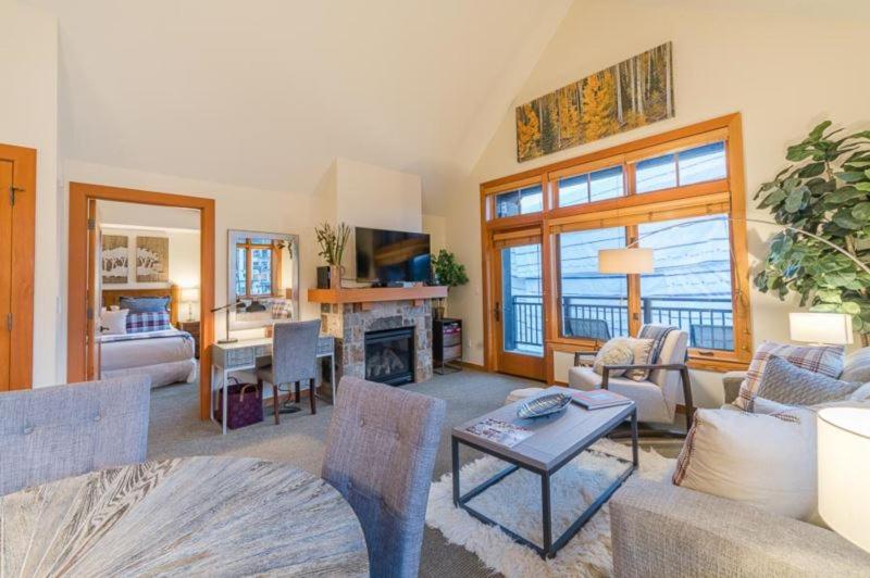 One-Bedroom Apartment with Balcony photo 1