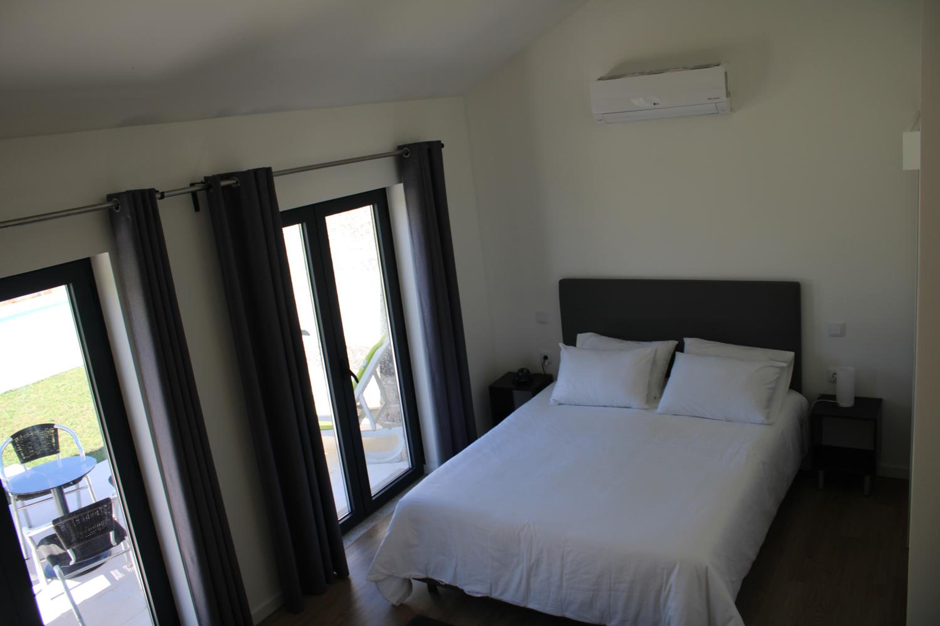 Deluxe Double or Twin Room with Pool View photo 2