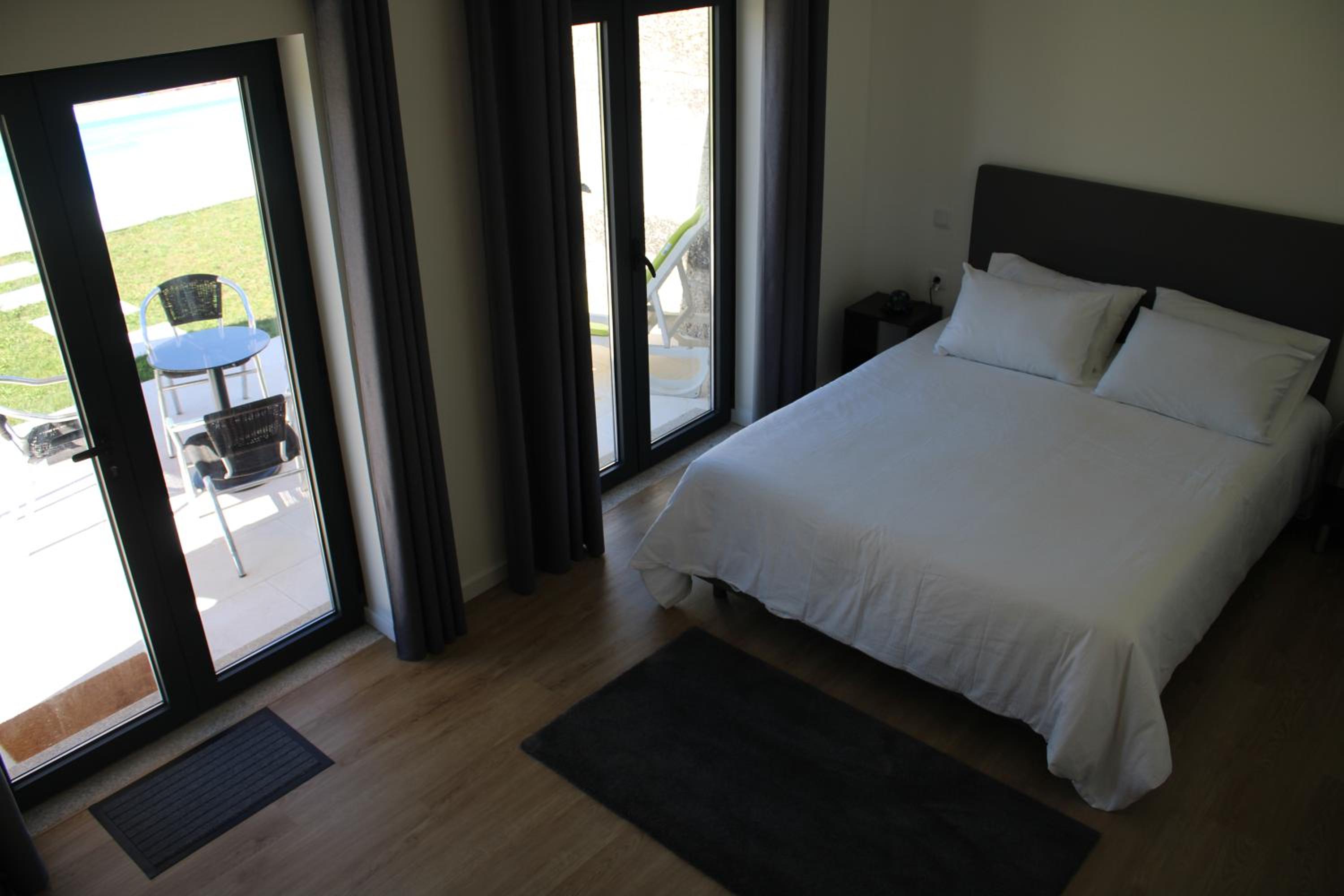 Deluxe Double or Twin Room with Pool View photo 3