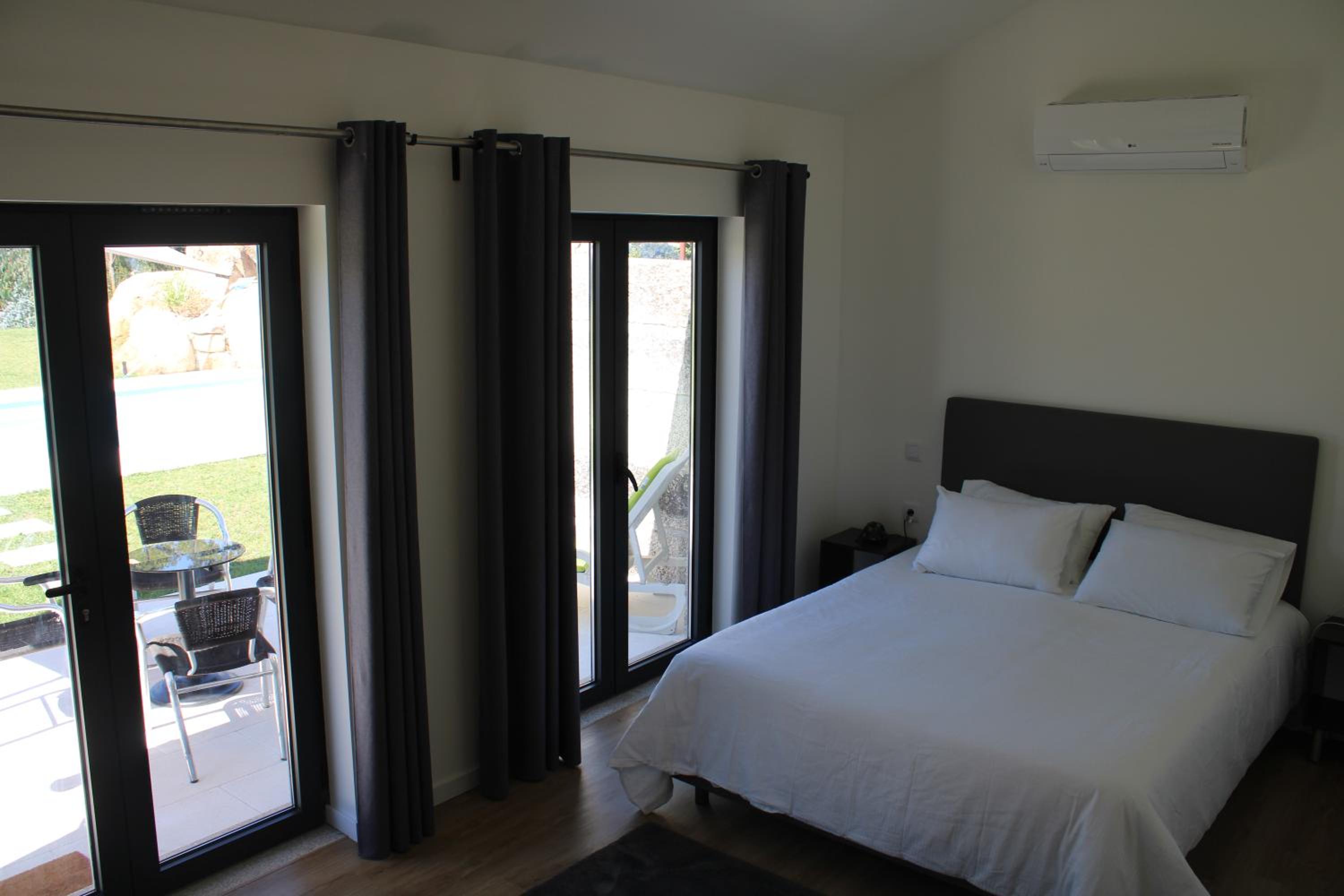 Deluxe Double or Twin Room with Pool View photo 1