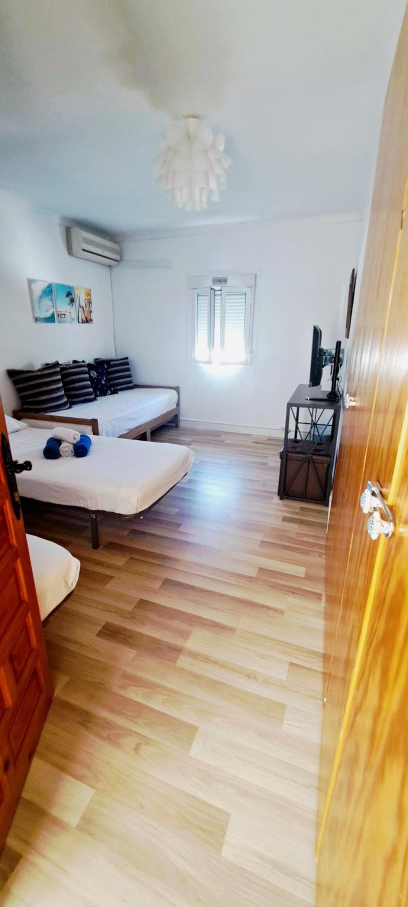 Quadruple Room with Mountain View - Photo 9