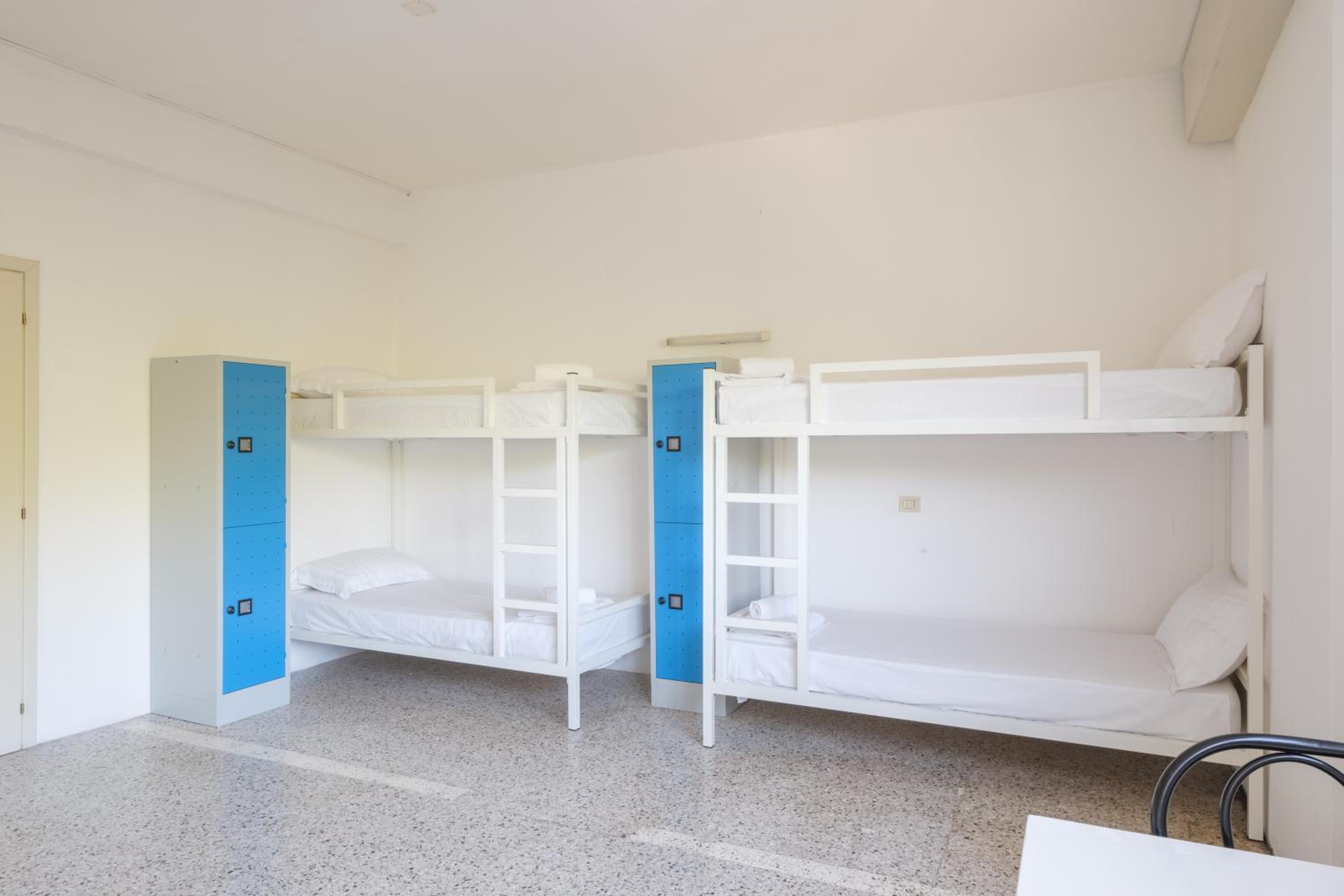 Economy Quadruple Room photo 3