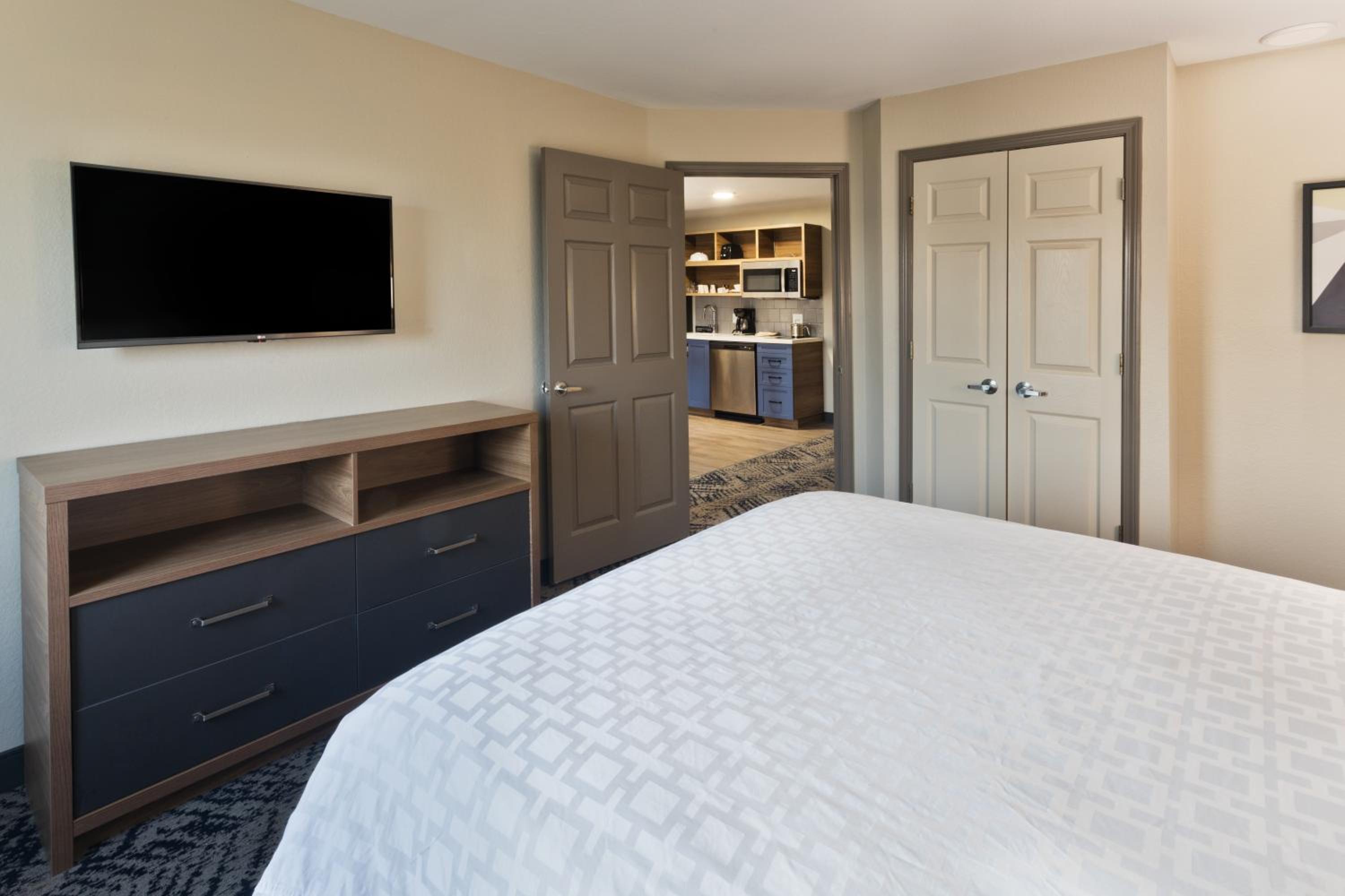 Studio Suite - Photo 2