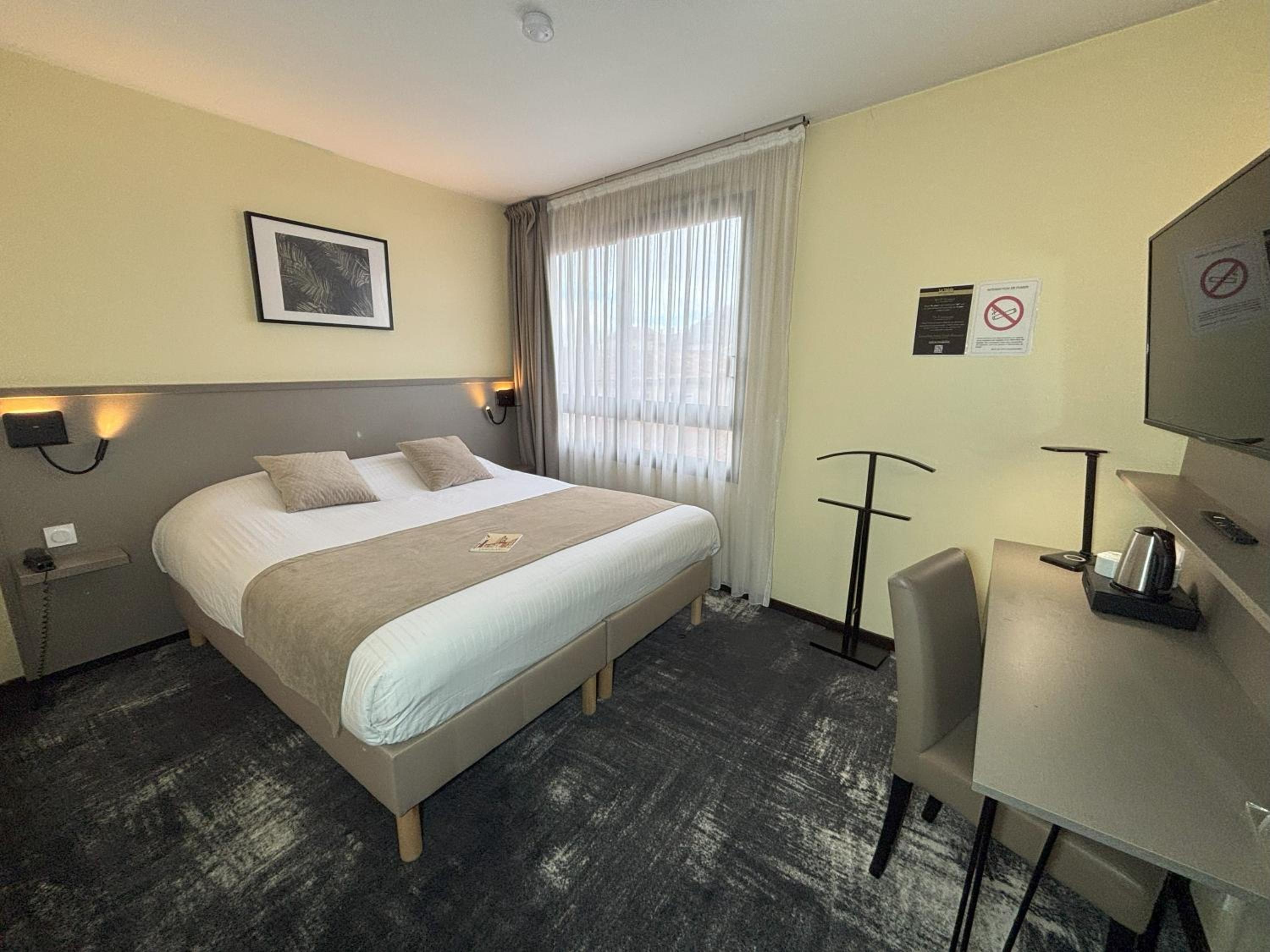 Superior King Room - Photo 11