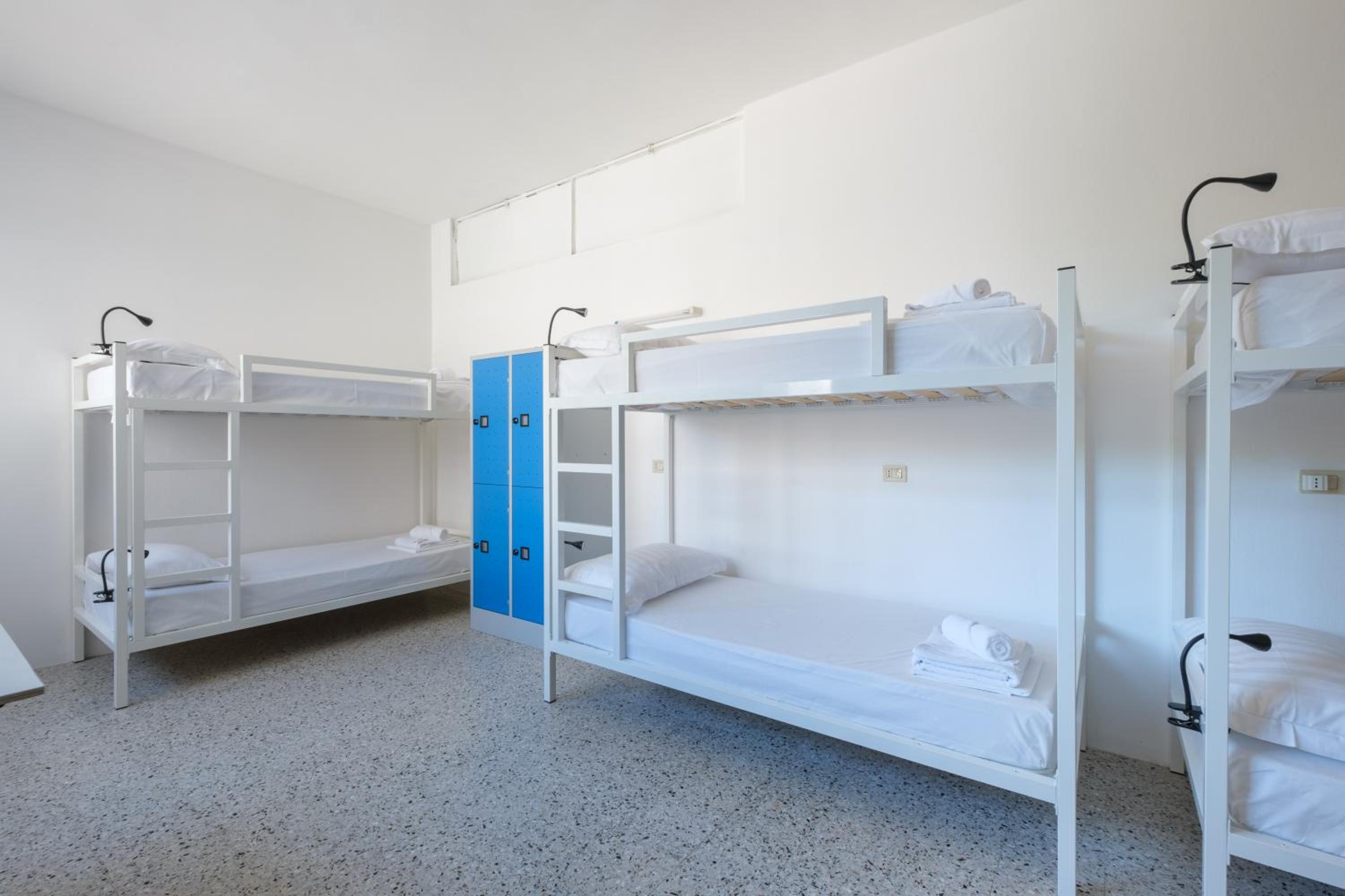Bed in 6-Bed Female Dormitory Room photo 3