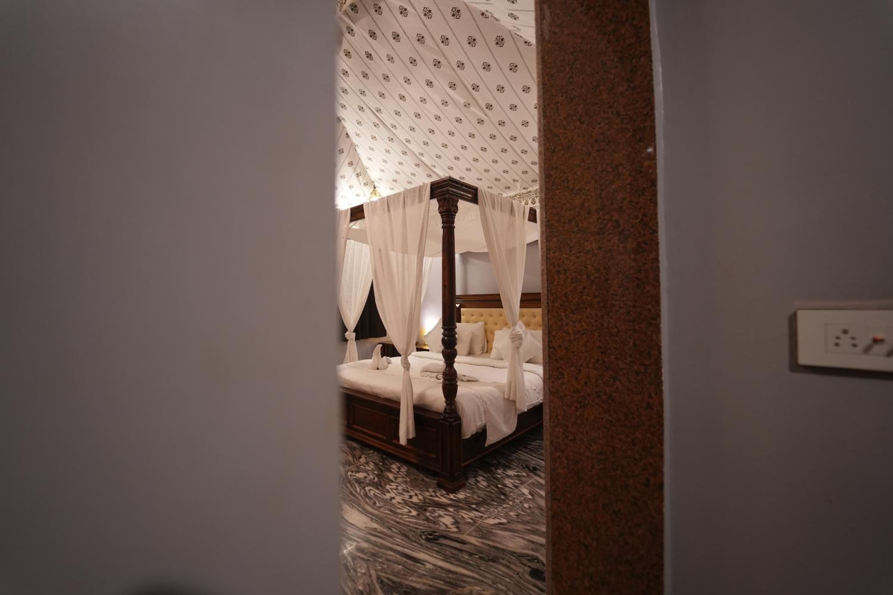 Tent - Photo 25