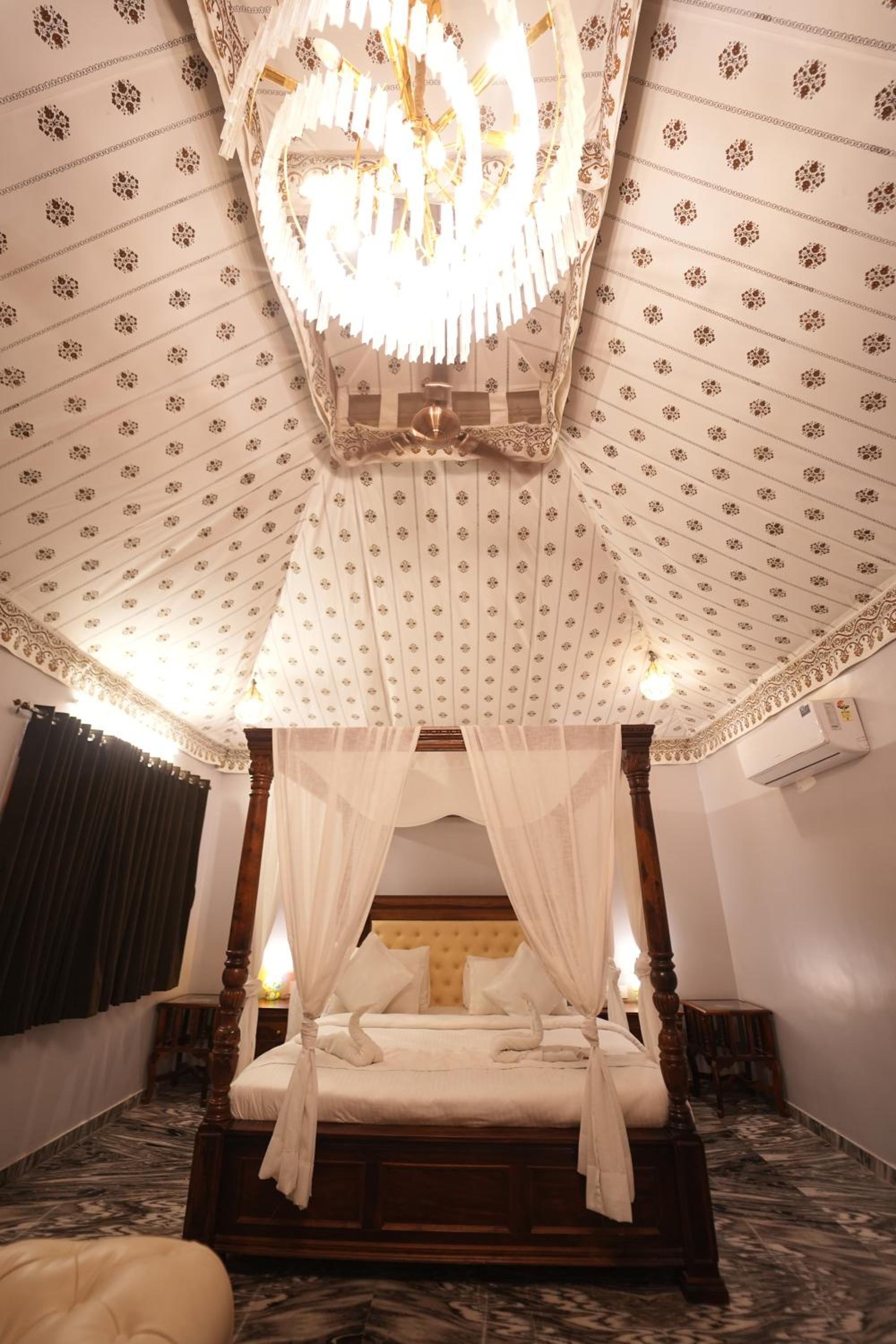 Suite - Photo 9