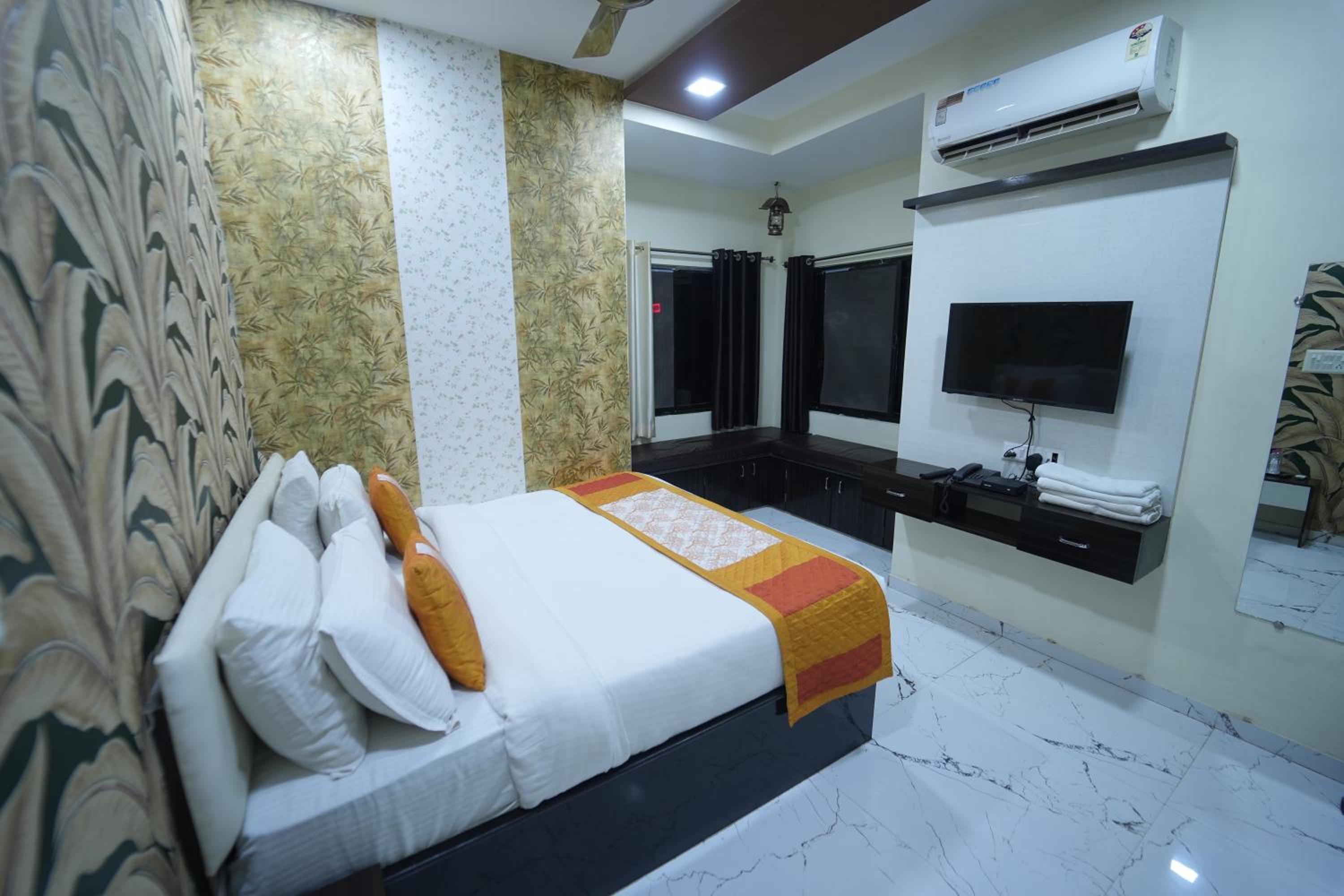 Two-Bedroom Villa - Photo 5